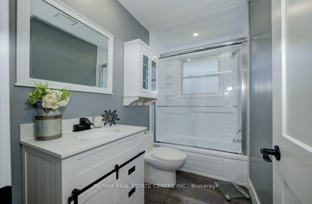 Photo 10 of 51 Rossford Crescent, Kitchener — HOMEH