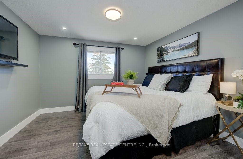 Photo 12 of 51 Rossford Crescent, Kitchener — HOMEH
