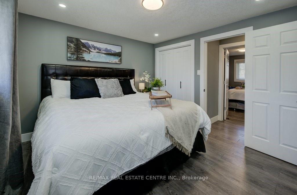 Photo 13 of 51 Rossford Crescent, Kitchener — HOMEH