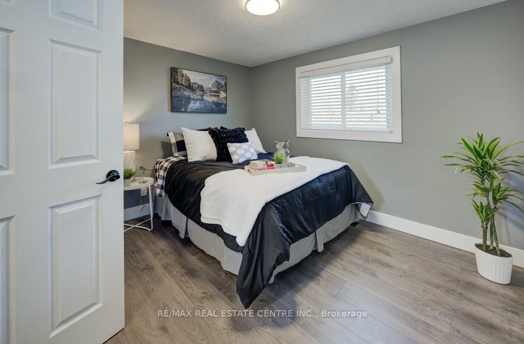 Photo 14 of 51 Rossford Crescent, Kitchener — HOMEH