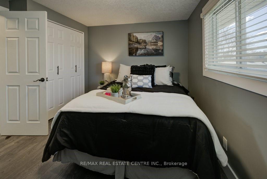 Photo 15 of 51 Rossford Crescent, Kitchener — HOMEH