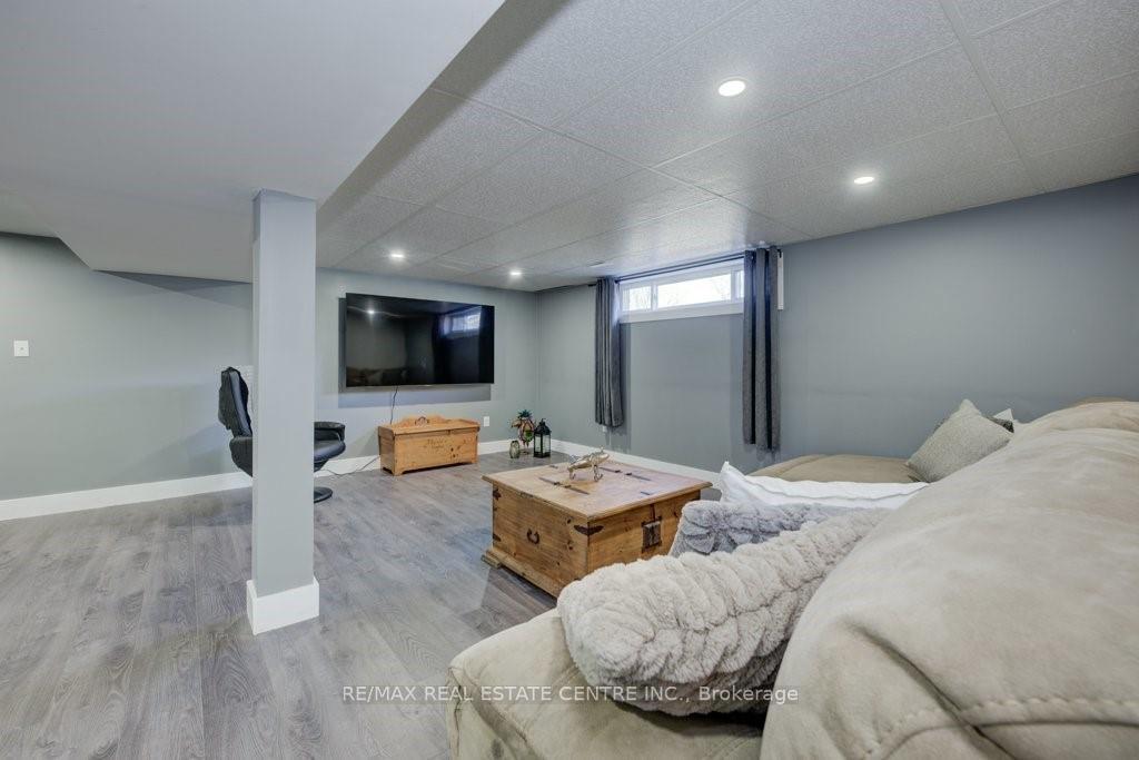 Photo 17 of 51 Rossford Crescent, Kitchener — HOMEH