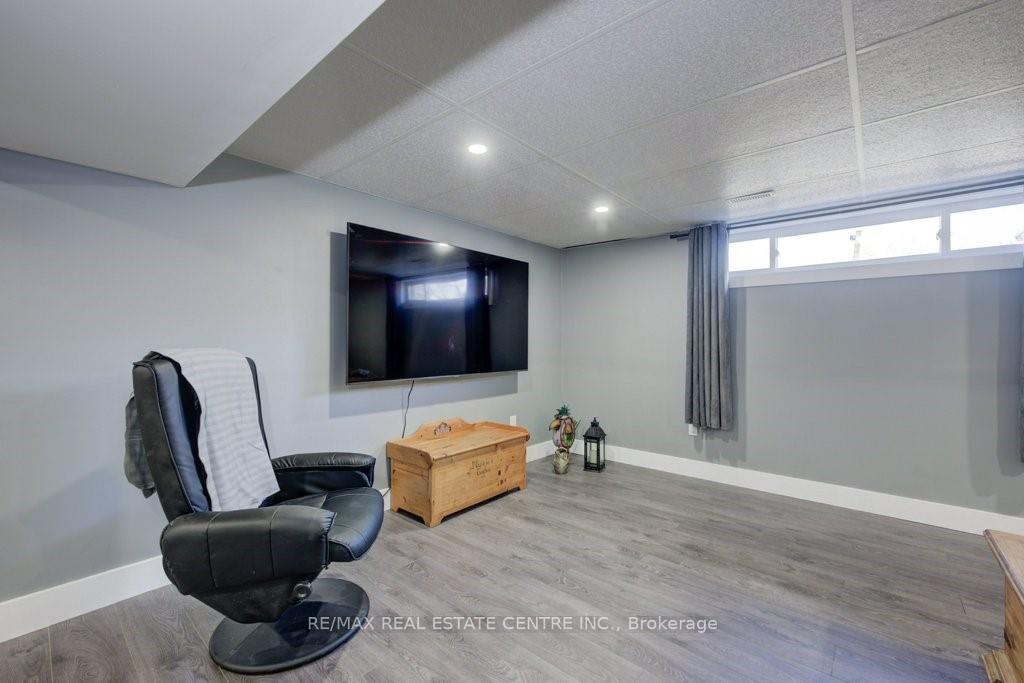 Photo 18 of 51 Rossford Crescent, Kitchener — HOMEH