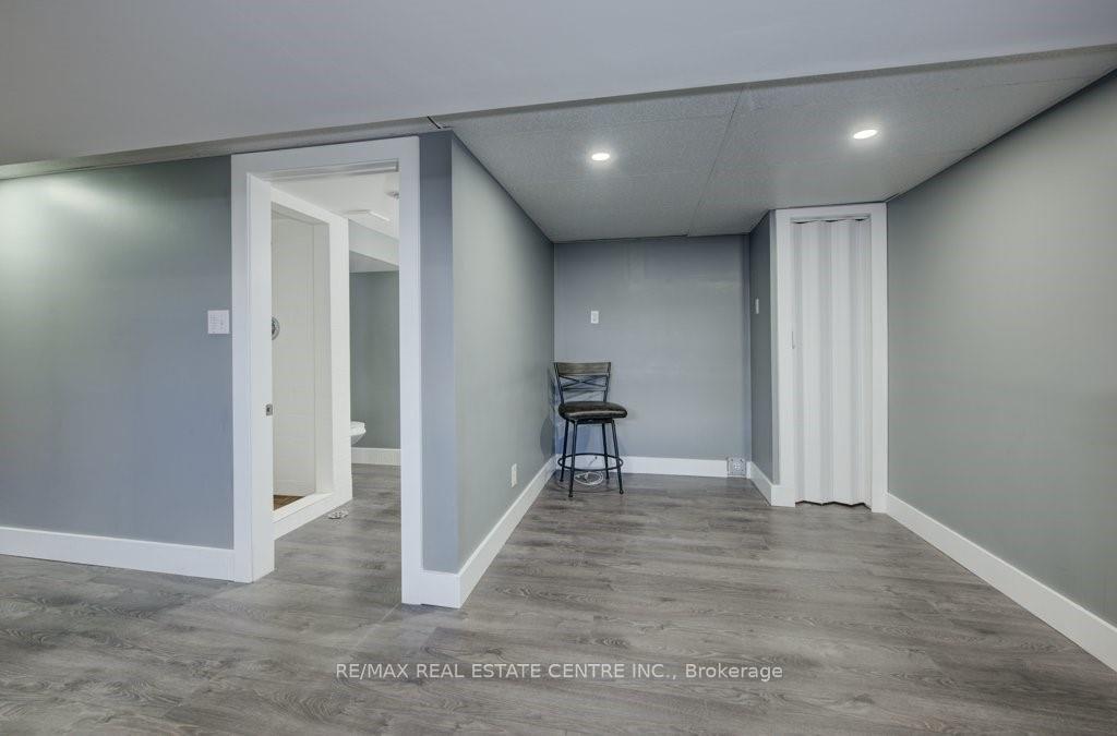 Photo 20 of 51 Rossford Crescent, Kitchener — HOMEH