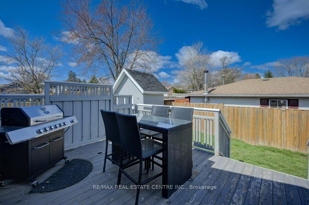Photo 21 of 51 Rossford Crescent, Kitchener — HOMEH