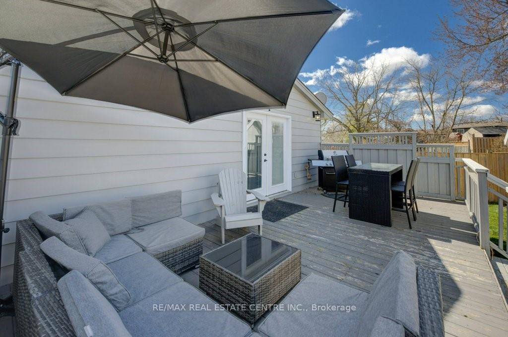 Photo 23 of 51 Rossford Crescent, Kitchener — HOMEH
