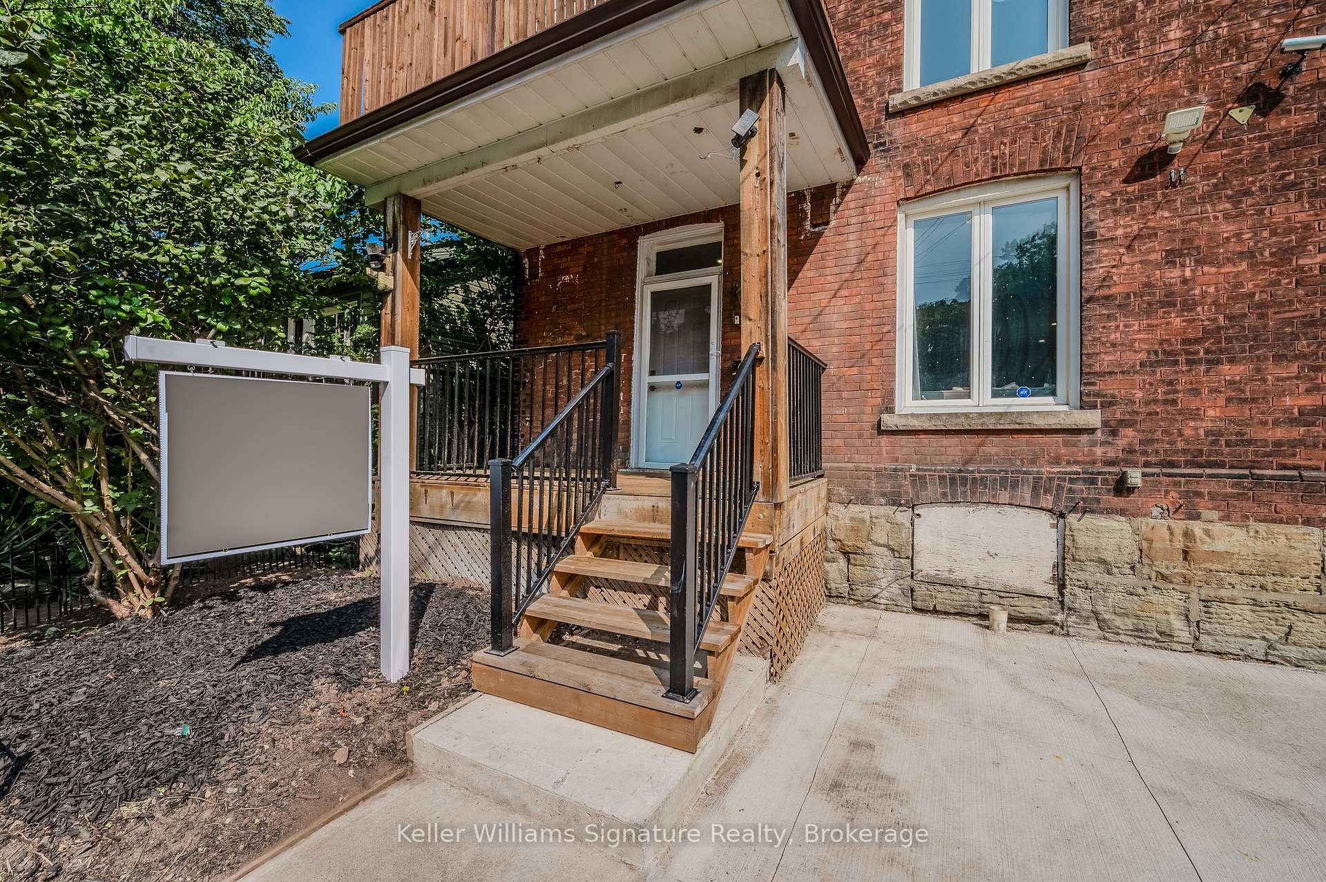 Photo 3 of 39 Alanson Street, Hamilton, Stinson — HOMEH