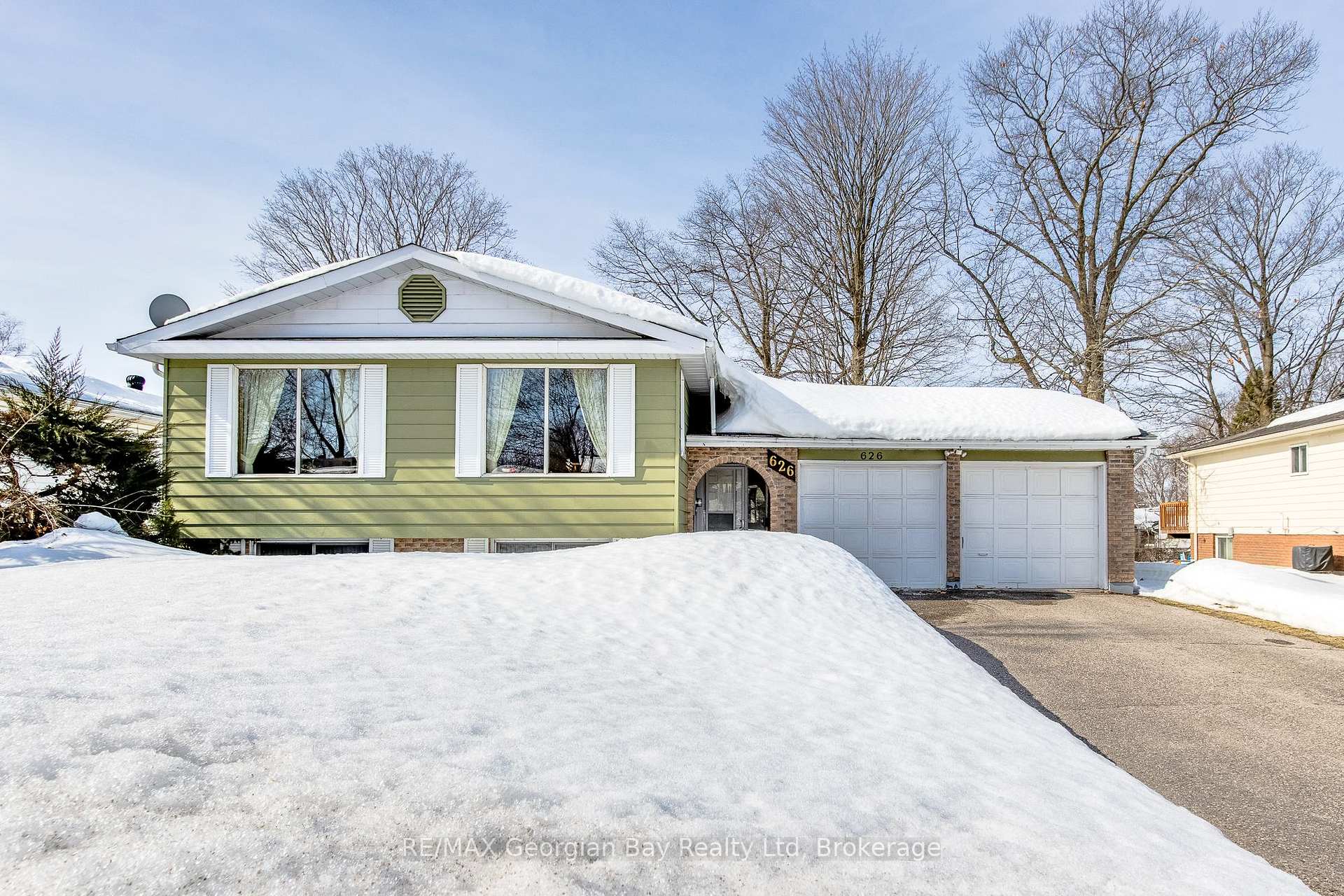Photo 2 of 626 Randles Crescent, Midland — HOMEH