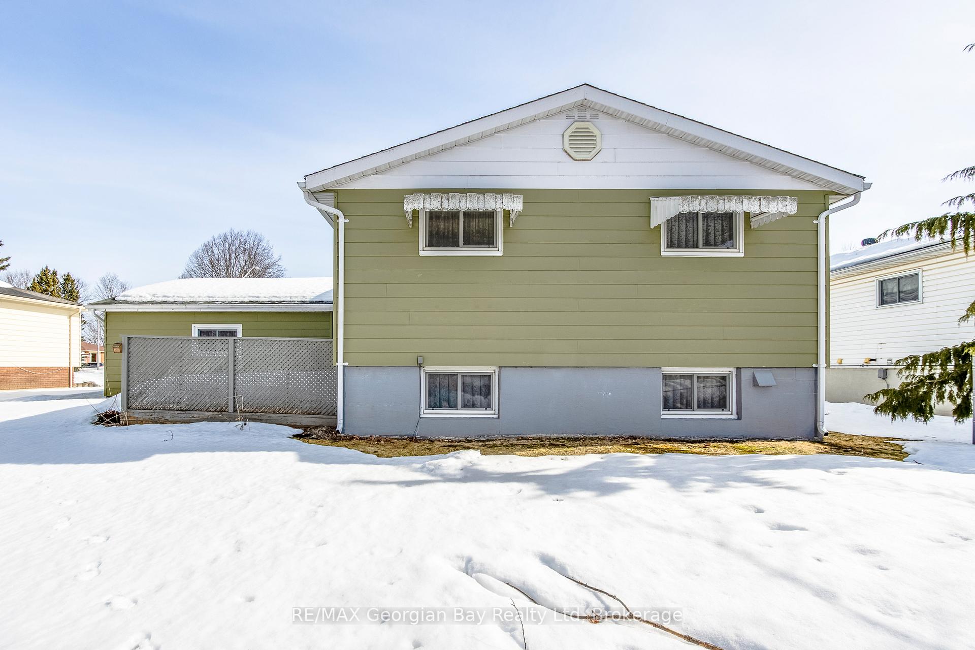 Photo 3 of 626 Randles Crescent, Midland — HOMEH