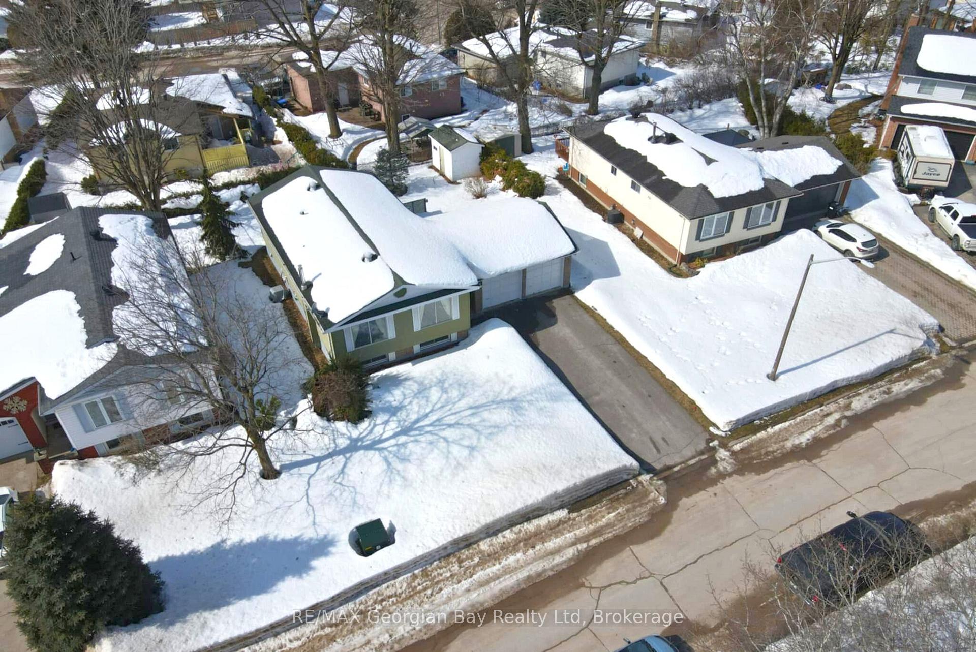 Photo 9 of 626 Randles Crescent, Midland — HOMEH
