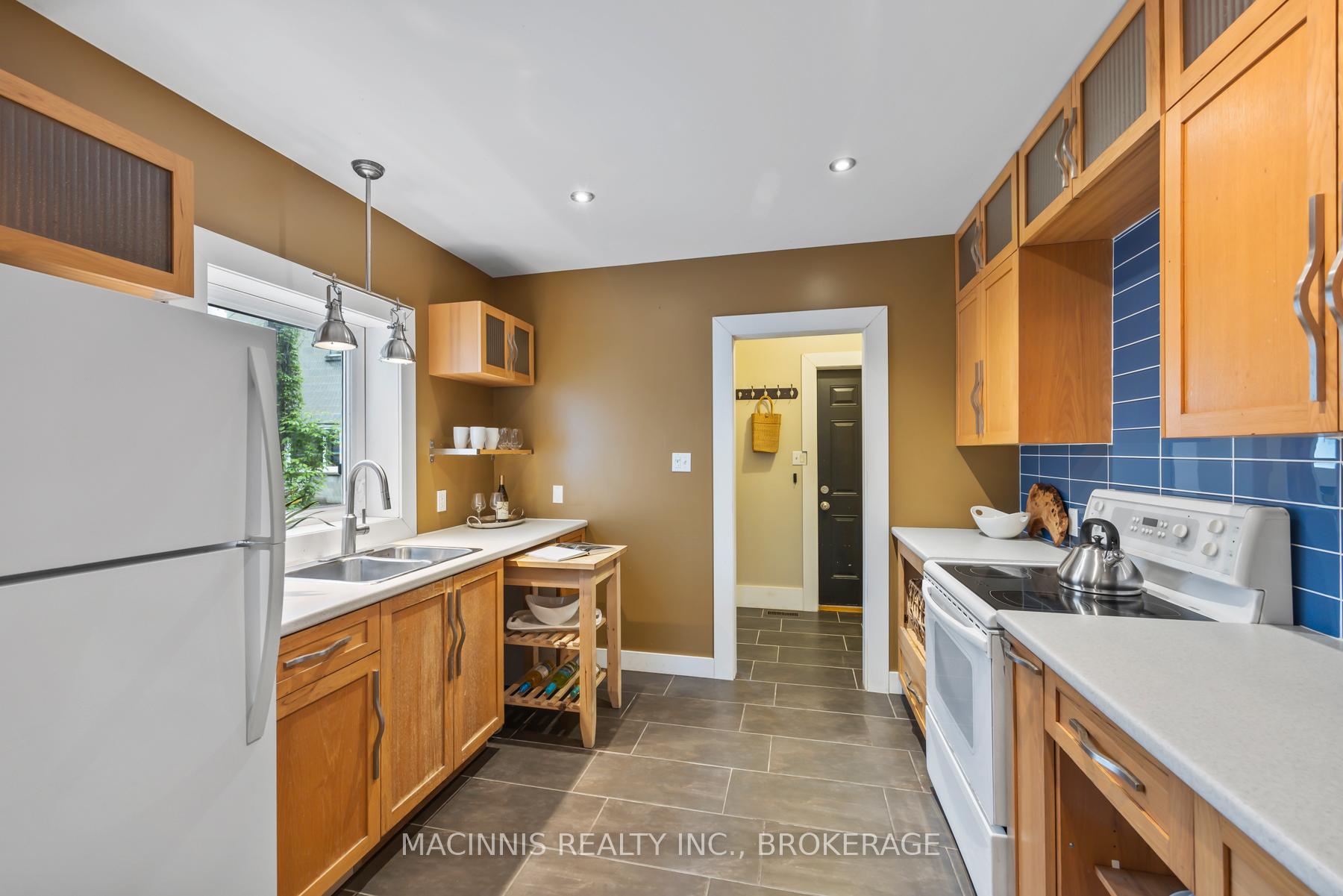 Photo 7 of 64 Bay Street, Kingston, East of Sir John A. Blvd — HOMEH