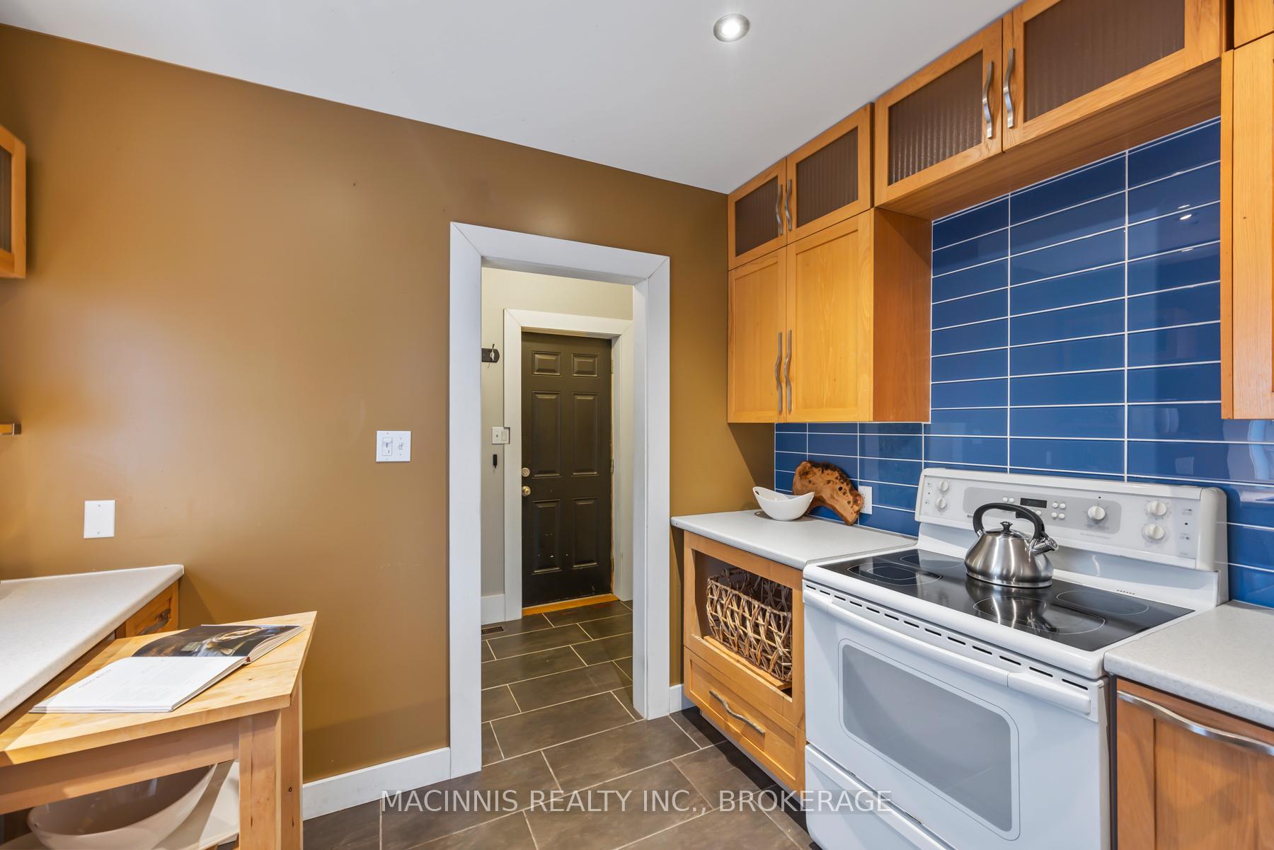 Photo 10 of 64 Bay Street, Kingston, East of Sir John A. Blvd — HOMEH