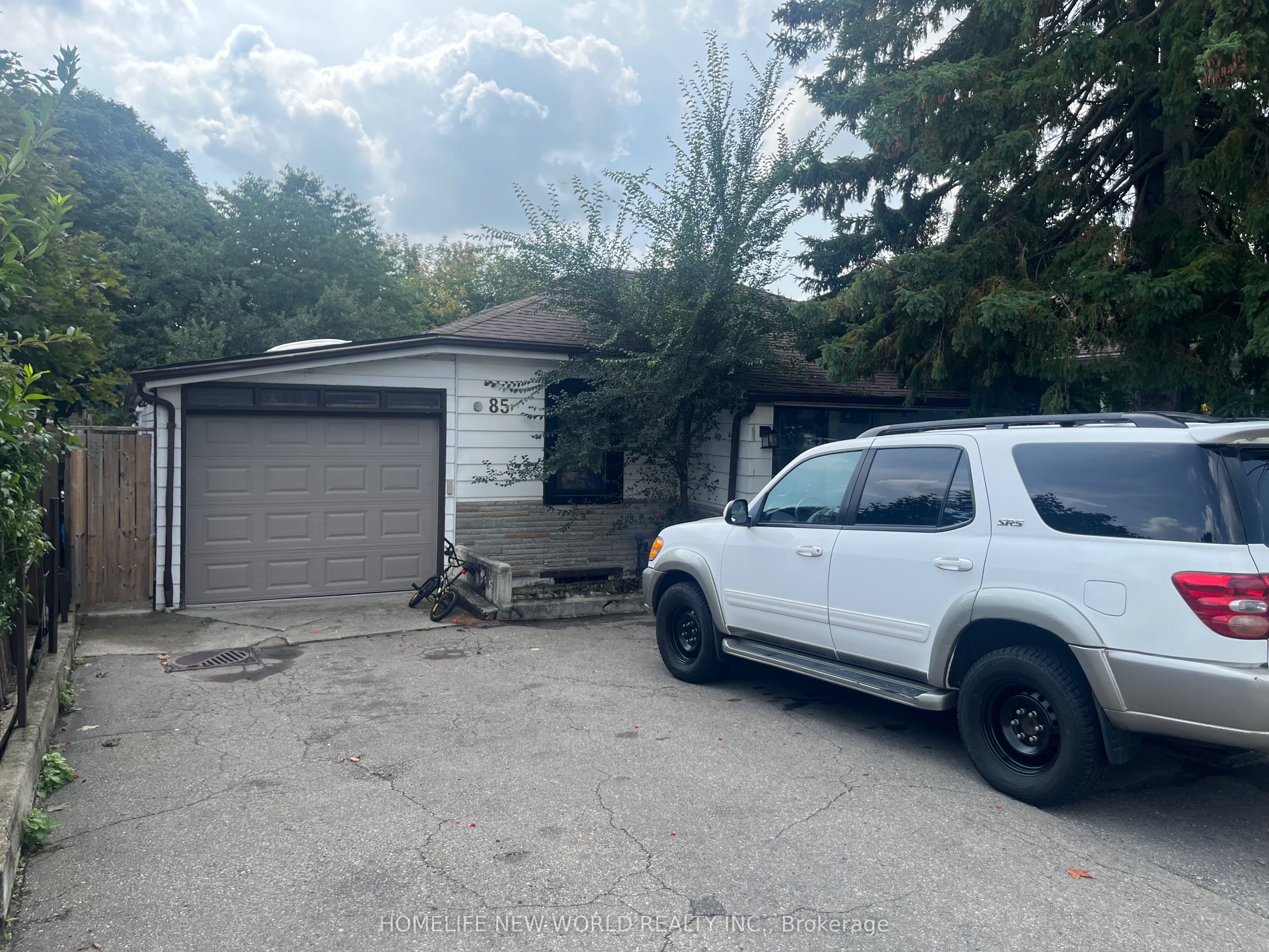 Photo 2 of Unit Main Floor, 85 Clark Avenue, Markham, Thornhill — HOMEH
