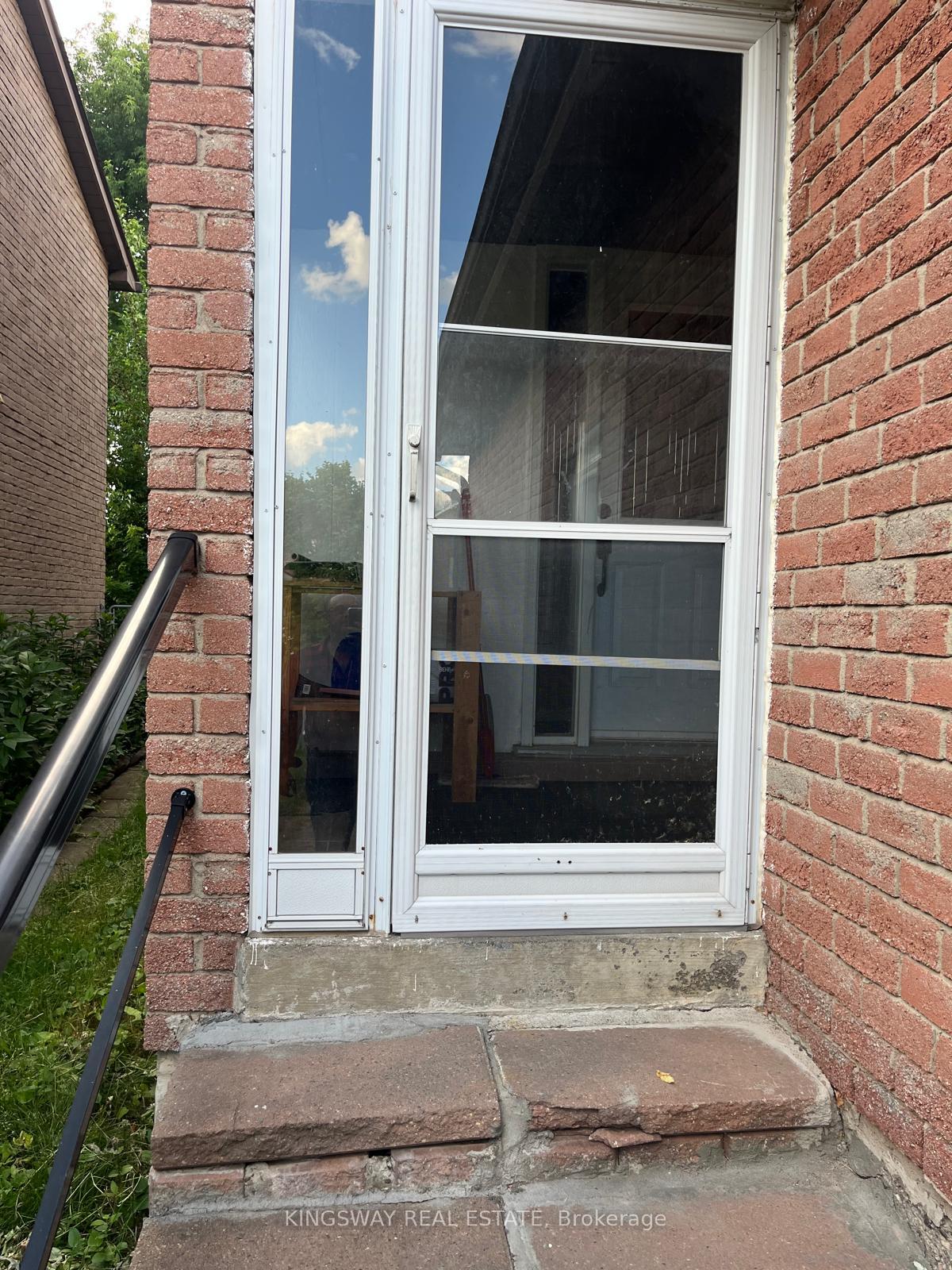 Photo 8 of 12 Cottsmore Crescent, Markham, Milliken Mills West — HOMEH