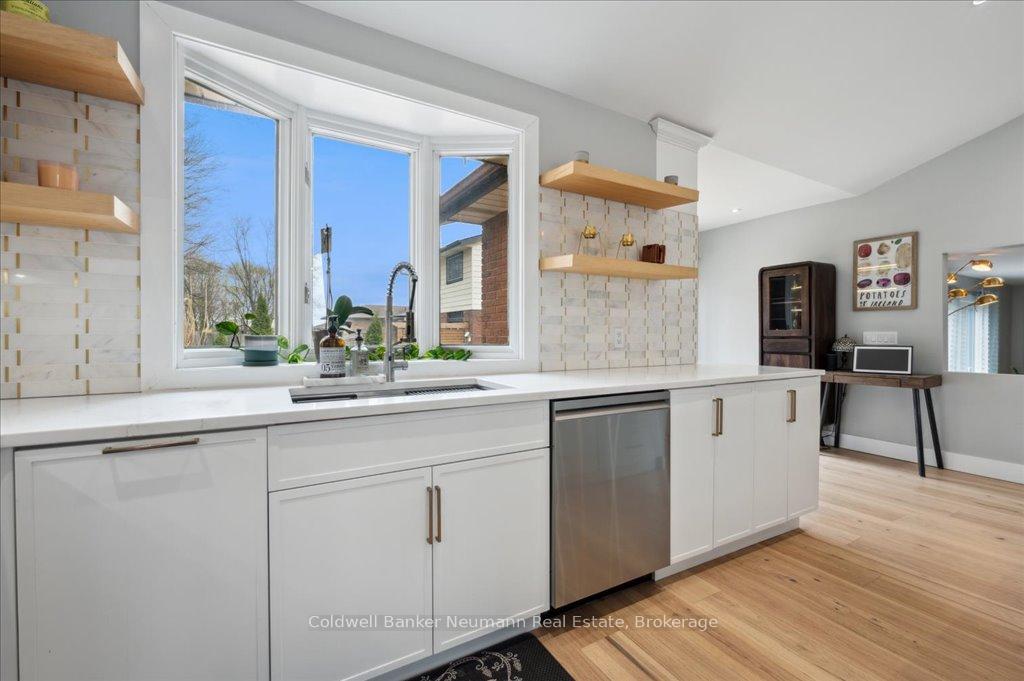 Photo 13 of 180 Southwood Drive, Kitchener — HOMEH