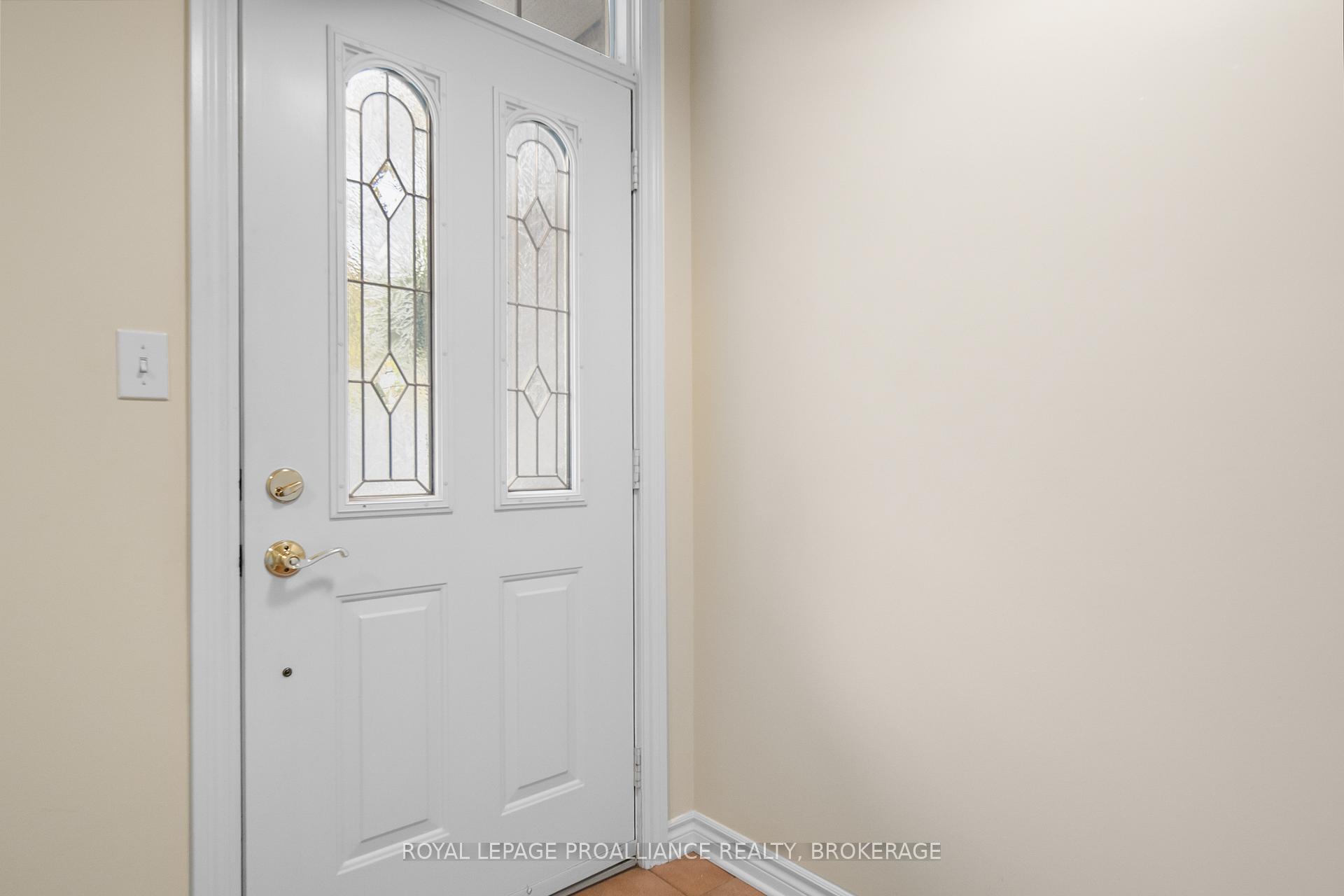 Photo 2 of 38 Yonge Street, Kingston, Central City West — HOMEH
