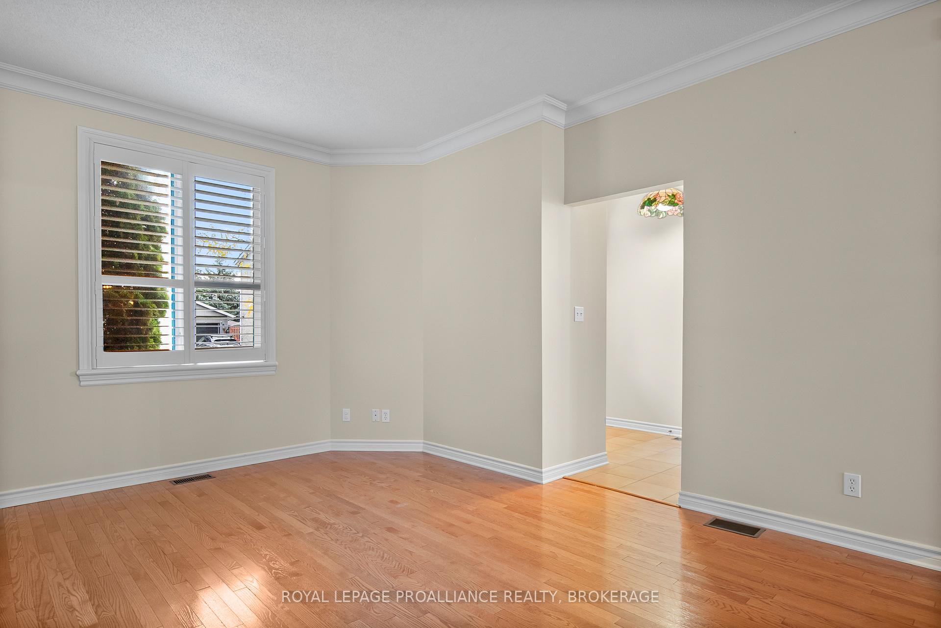 Photo 5 of 38 Yonge Street, Kingston, Central City West — HOMEH