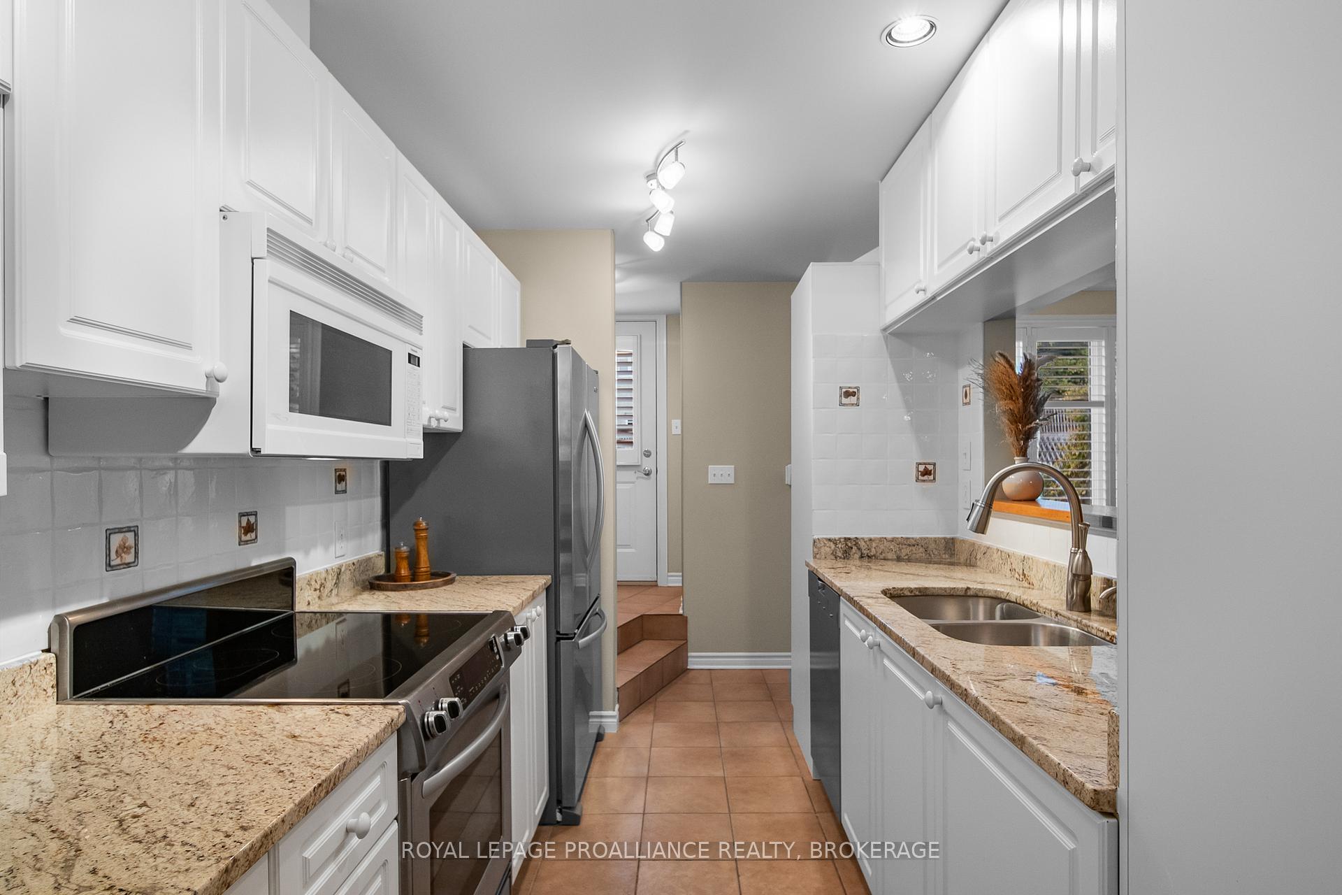 Photo 15 of 38 Yonge Street, Kingston, Central City West — HOMEH