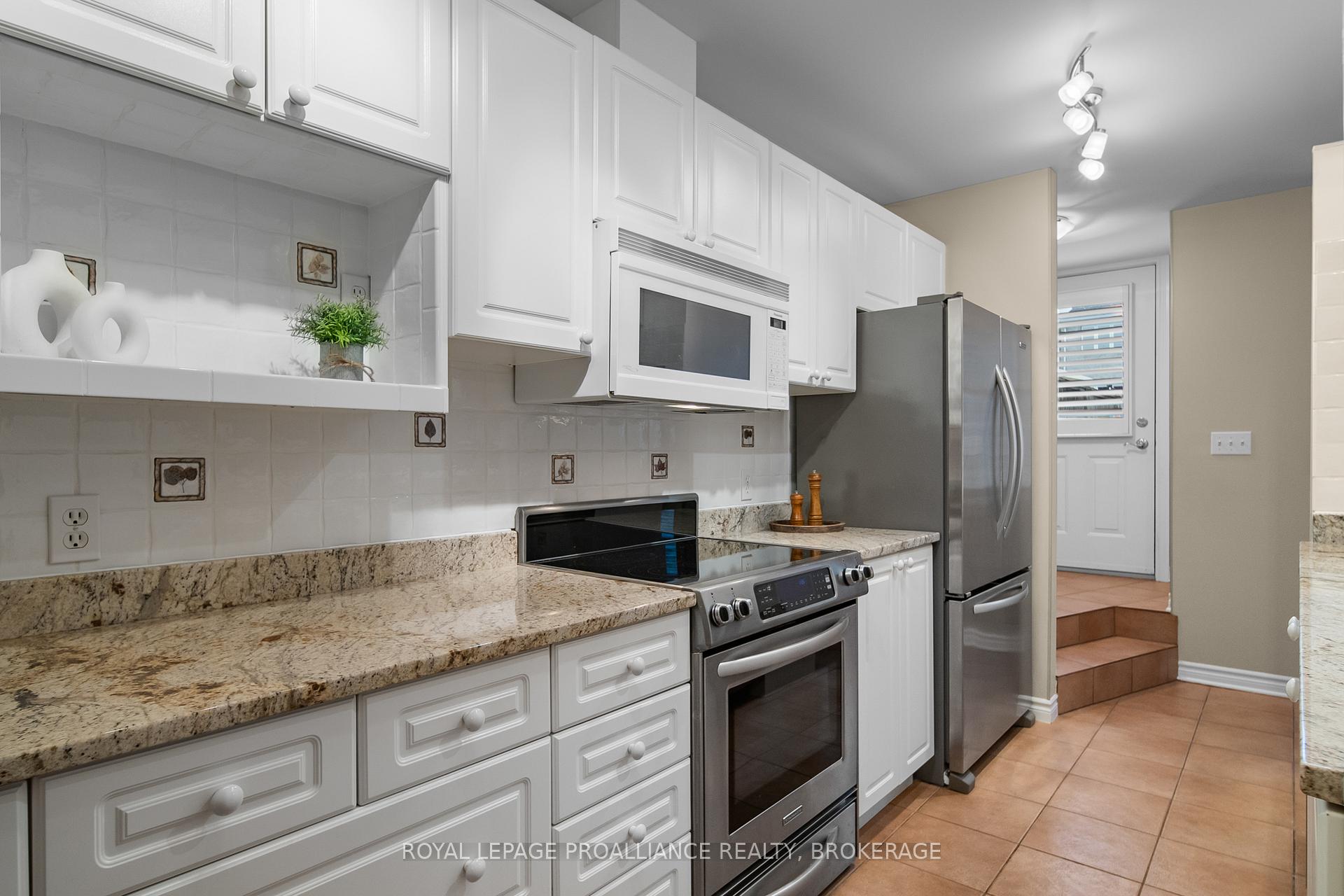 Photo 16 of 38 Yonge Street, Kingston, Central City West — HOMEH