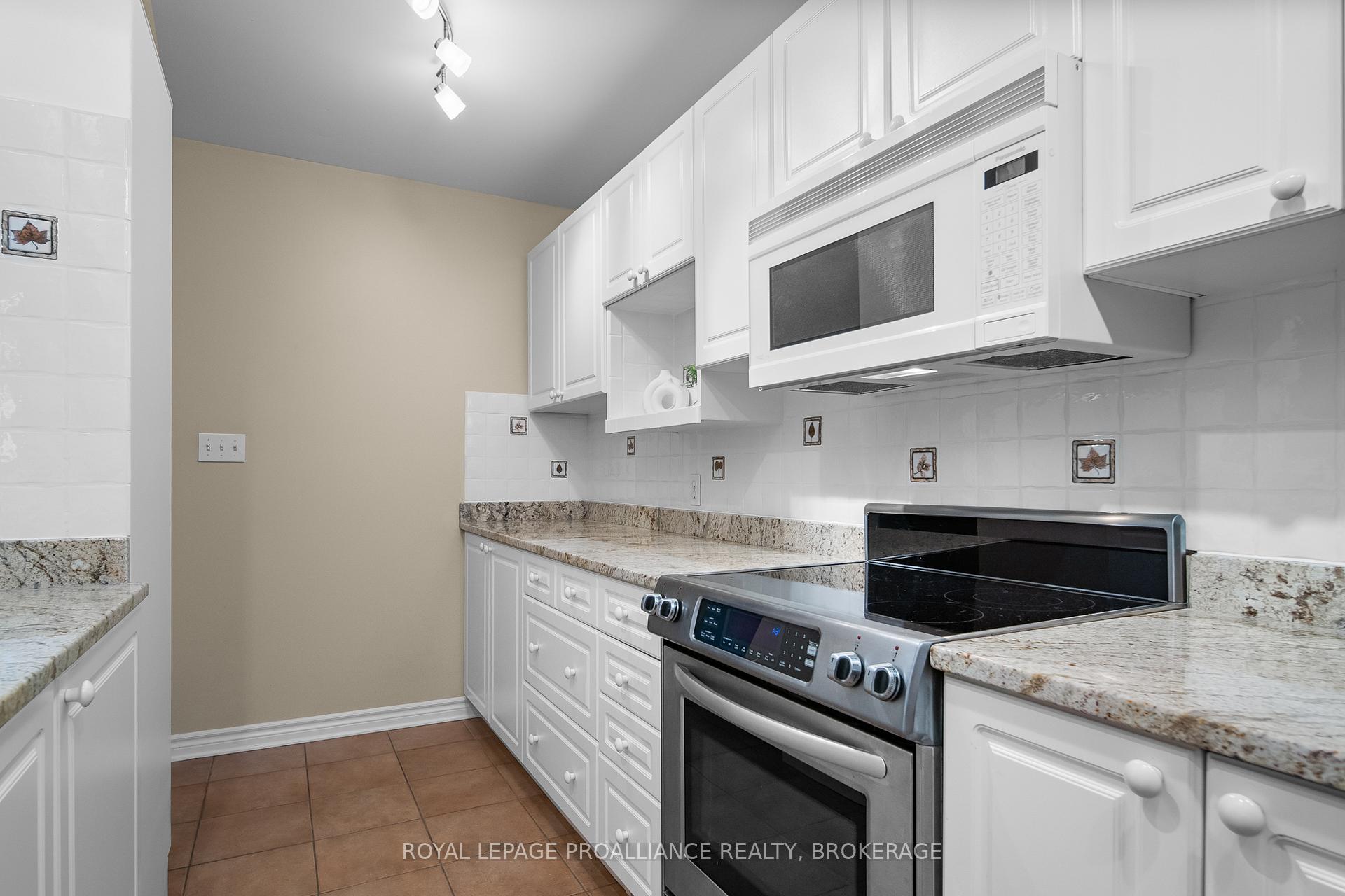 Photo 19 of 38 Yonge Street, Kingston, Central City West — HOMEH