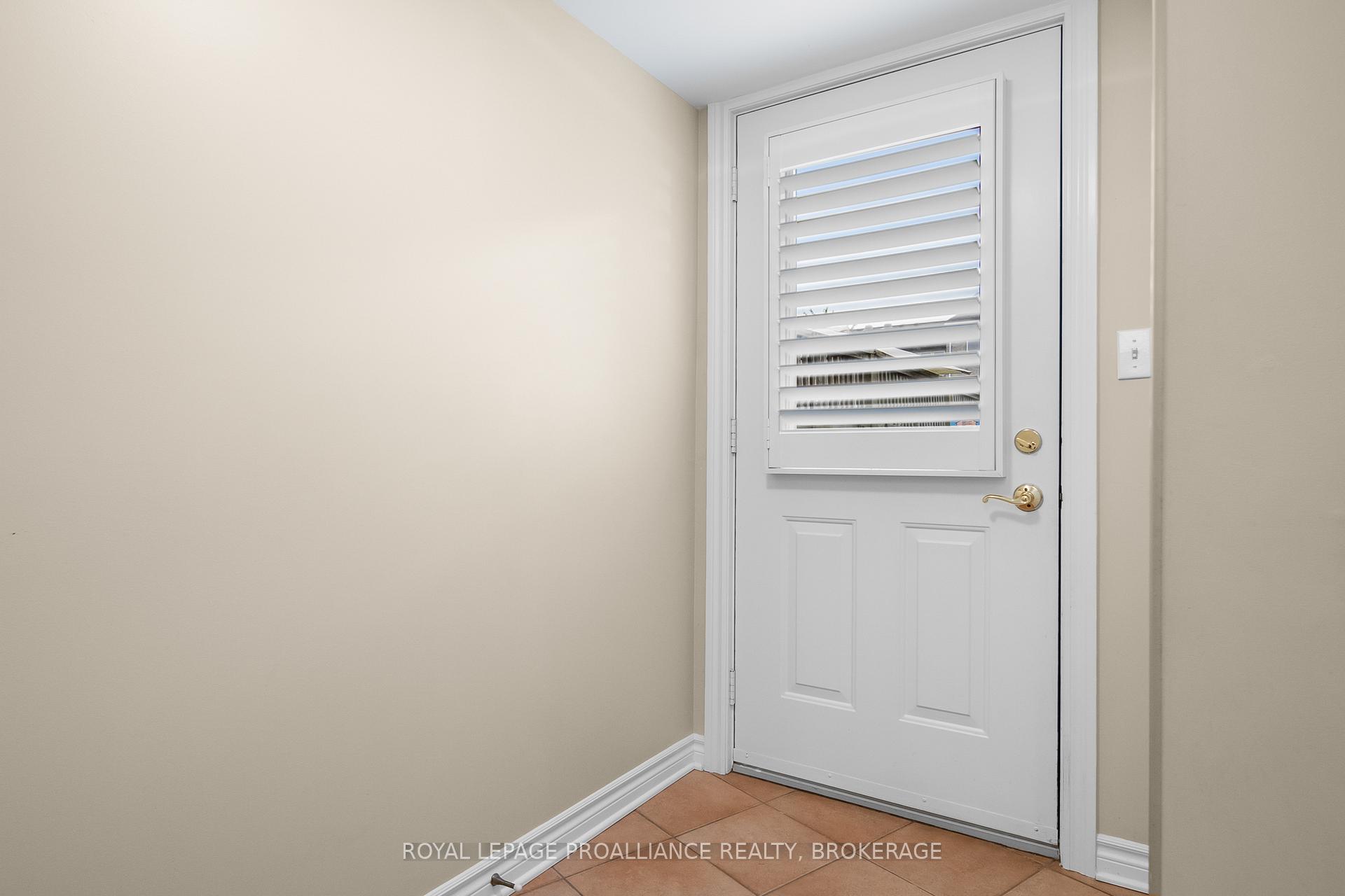Photo 20 of 38 Yonge Street, Kingston, Central City West — HOMEH