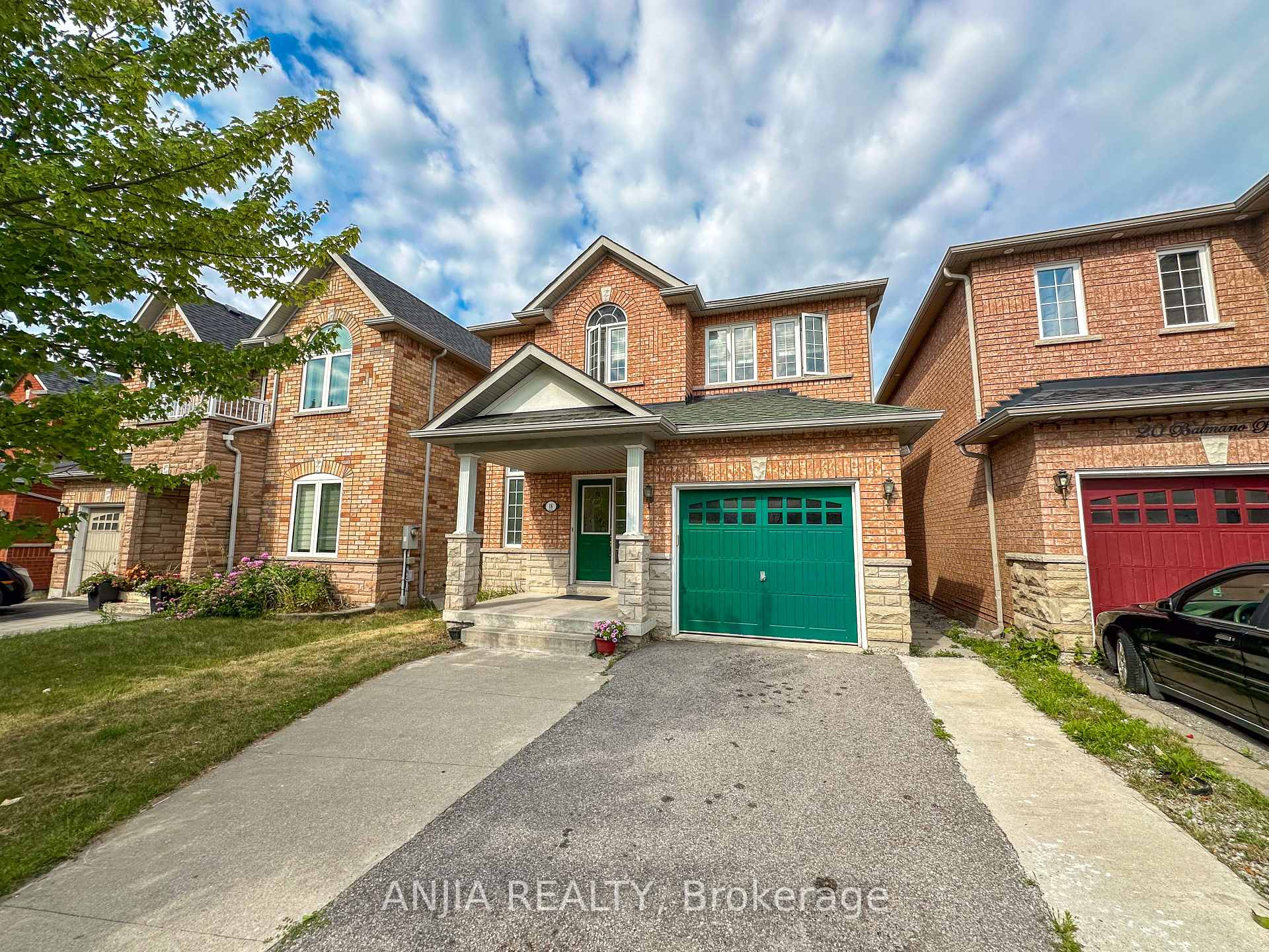 Front of Unit Upper, 18 Balmano Road