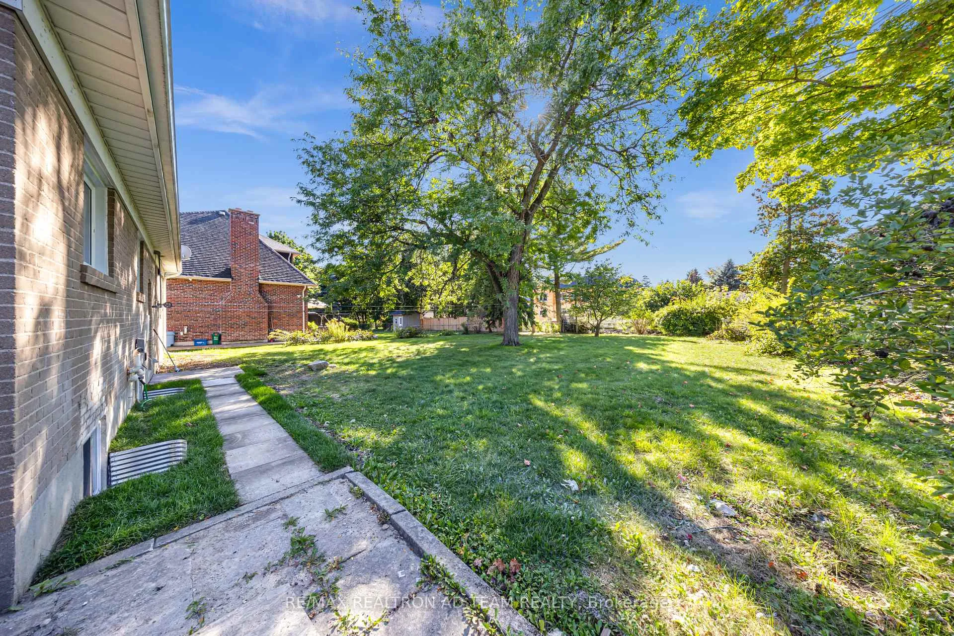 Photo 3 of Unit Bsmnt, 18 Windridge Drive, Markham, Bullock — HOMEH