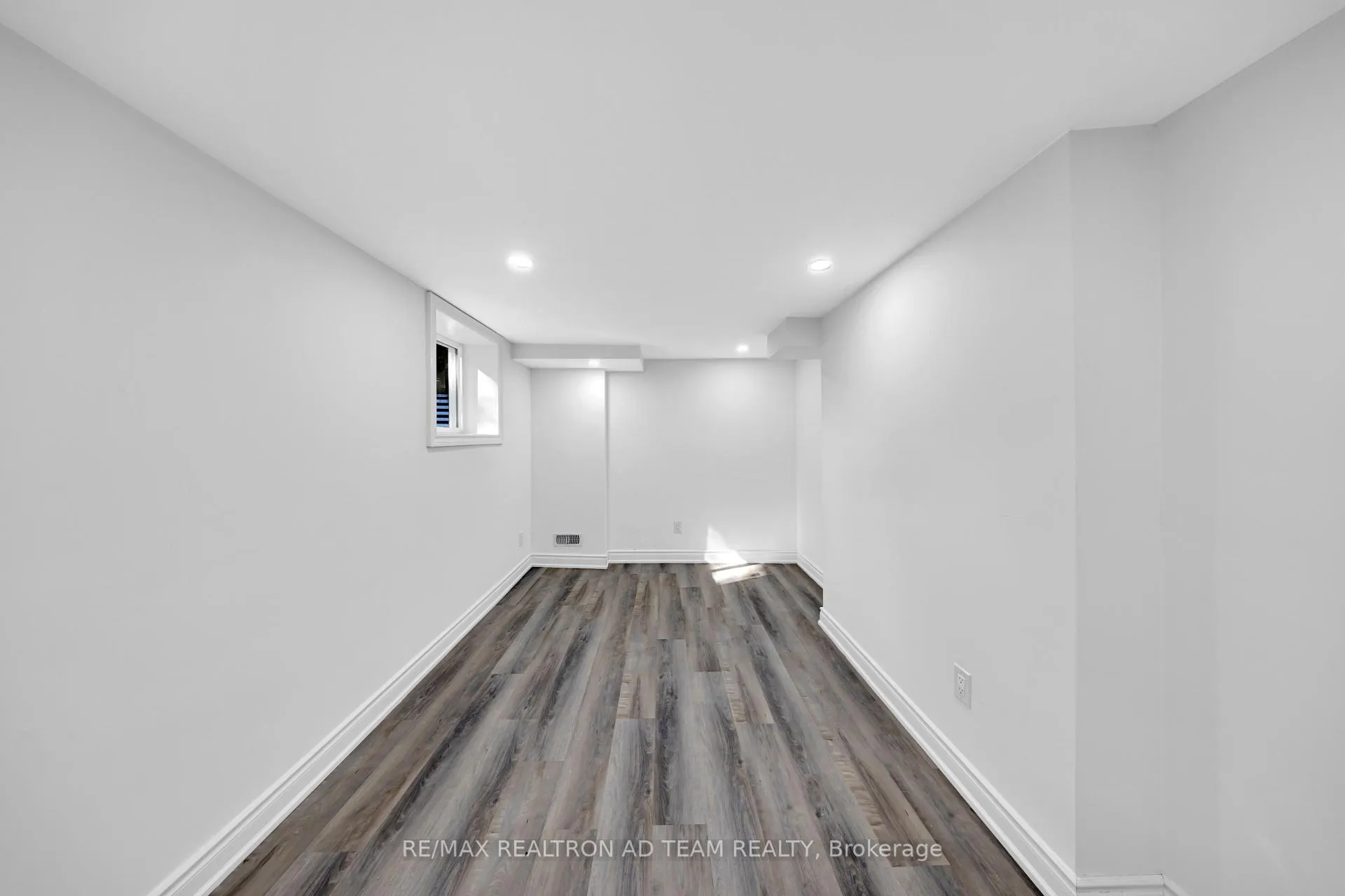 Photo 6 of Unit Bsmnt, 18 Windridge Drive, Markham, Bullock — HOMEH