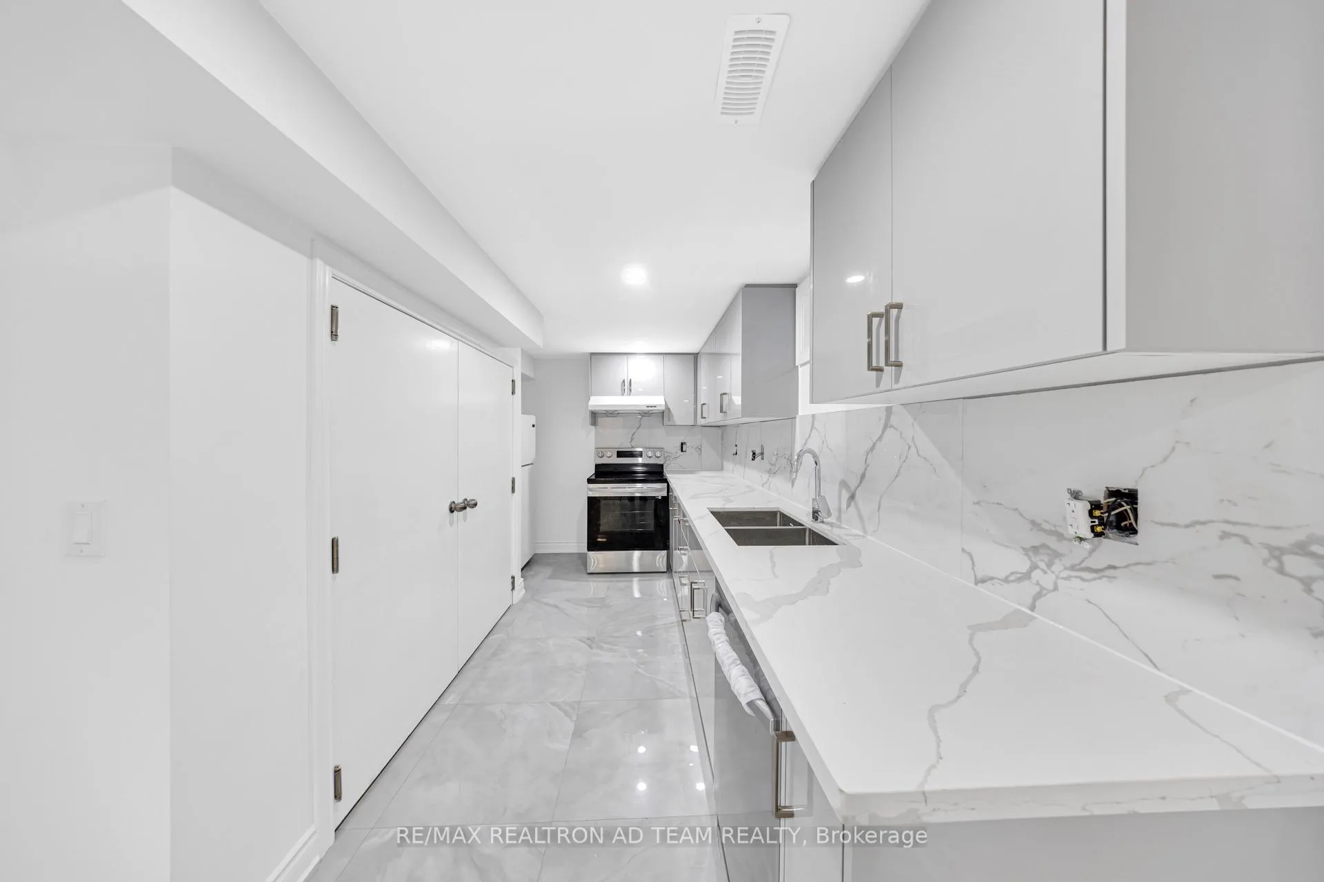 Photo 8 of Unit Bsmnt, 18 Windridge Drive, Markham, Bullock — HOMEH