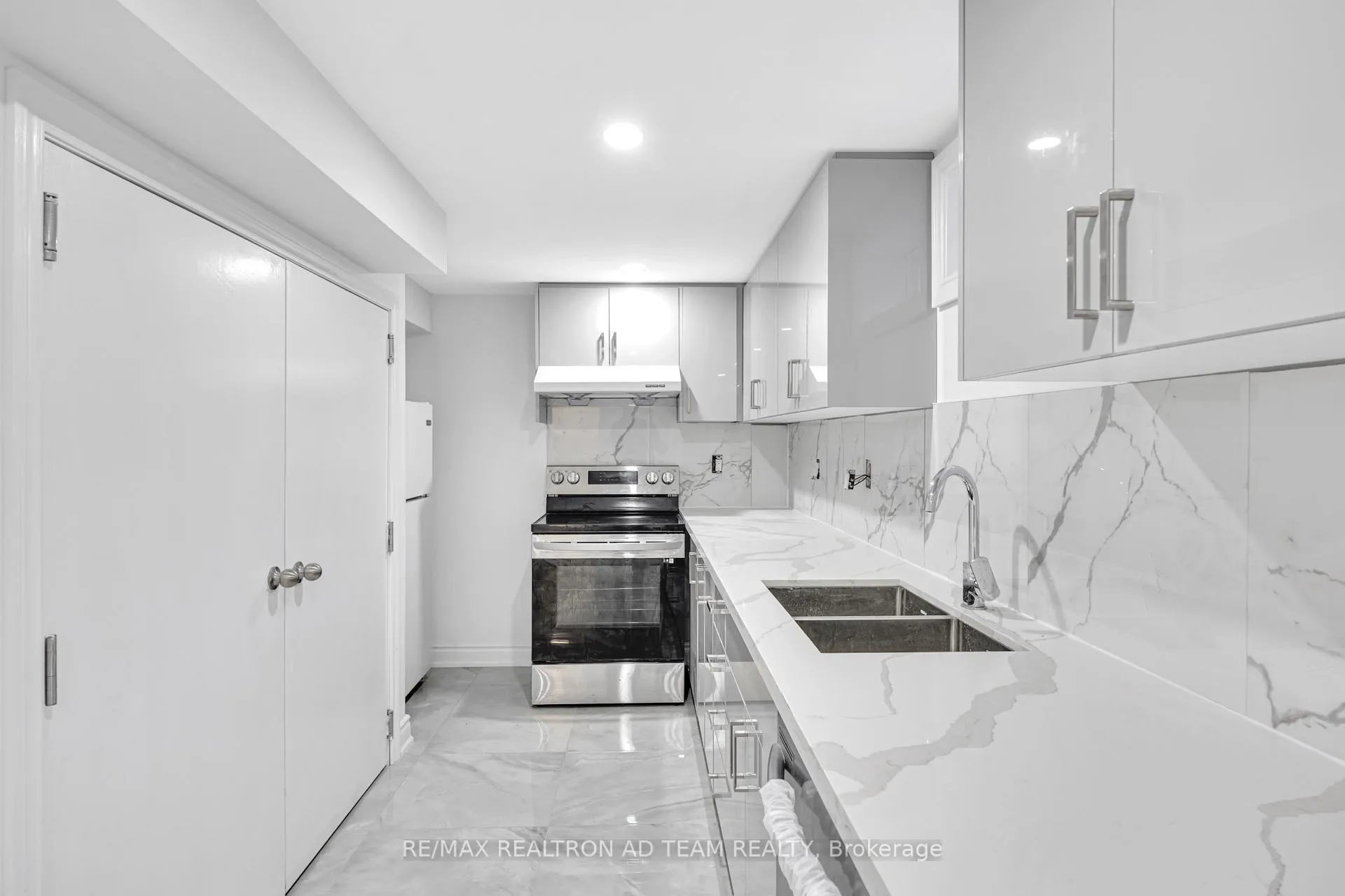 Photo 9 of Unit Bsmnt, 18 Windridge Drive, Markham, Bullock — HOMEH