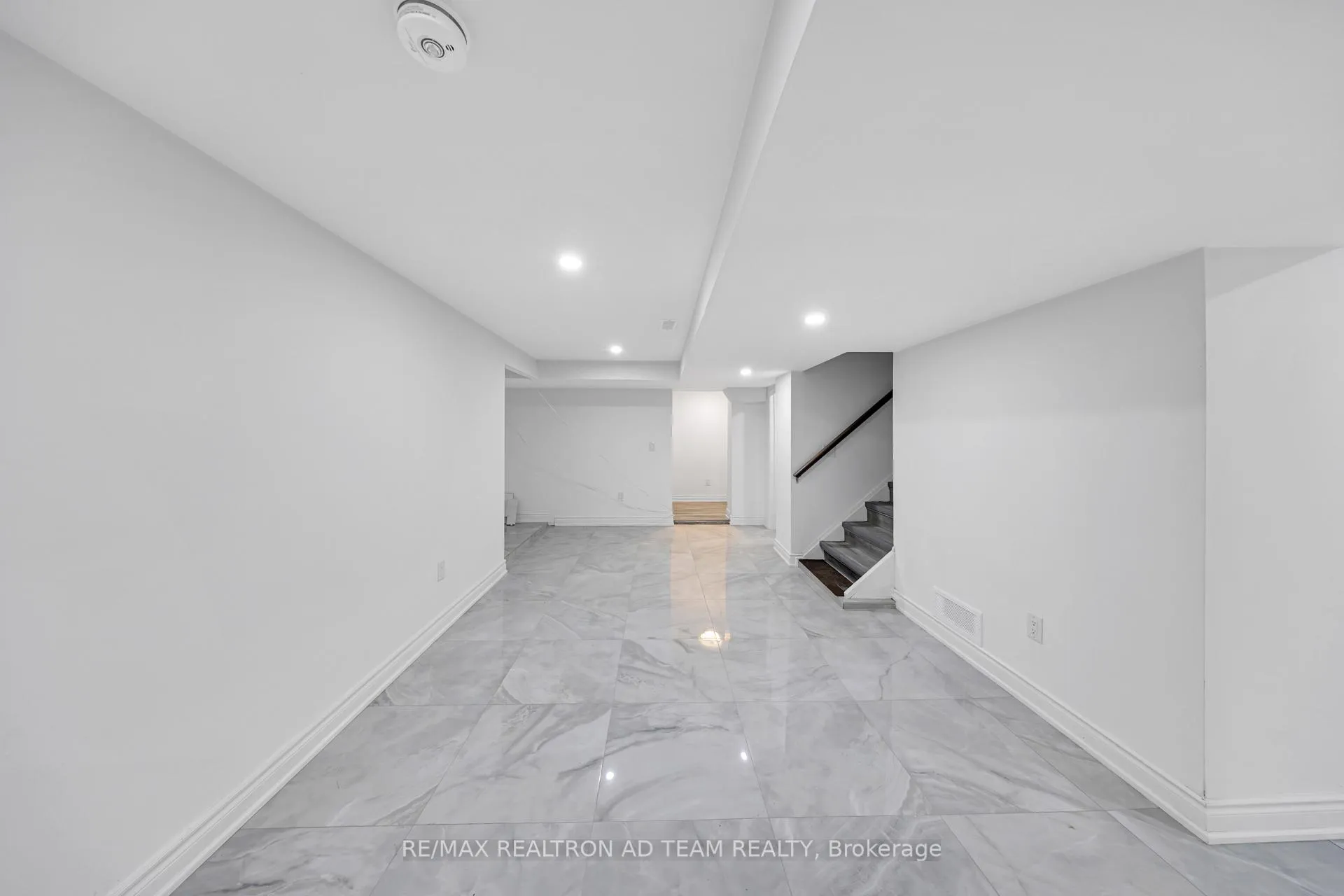Photo 10 of Unit Bsmnt, 18 Windridge Drive, Markham, Bullock — HOMEH