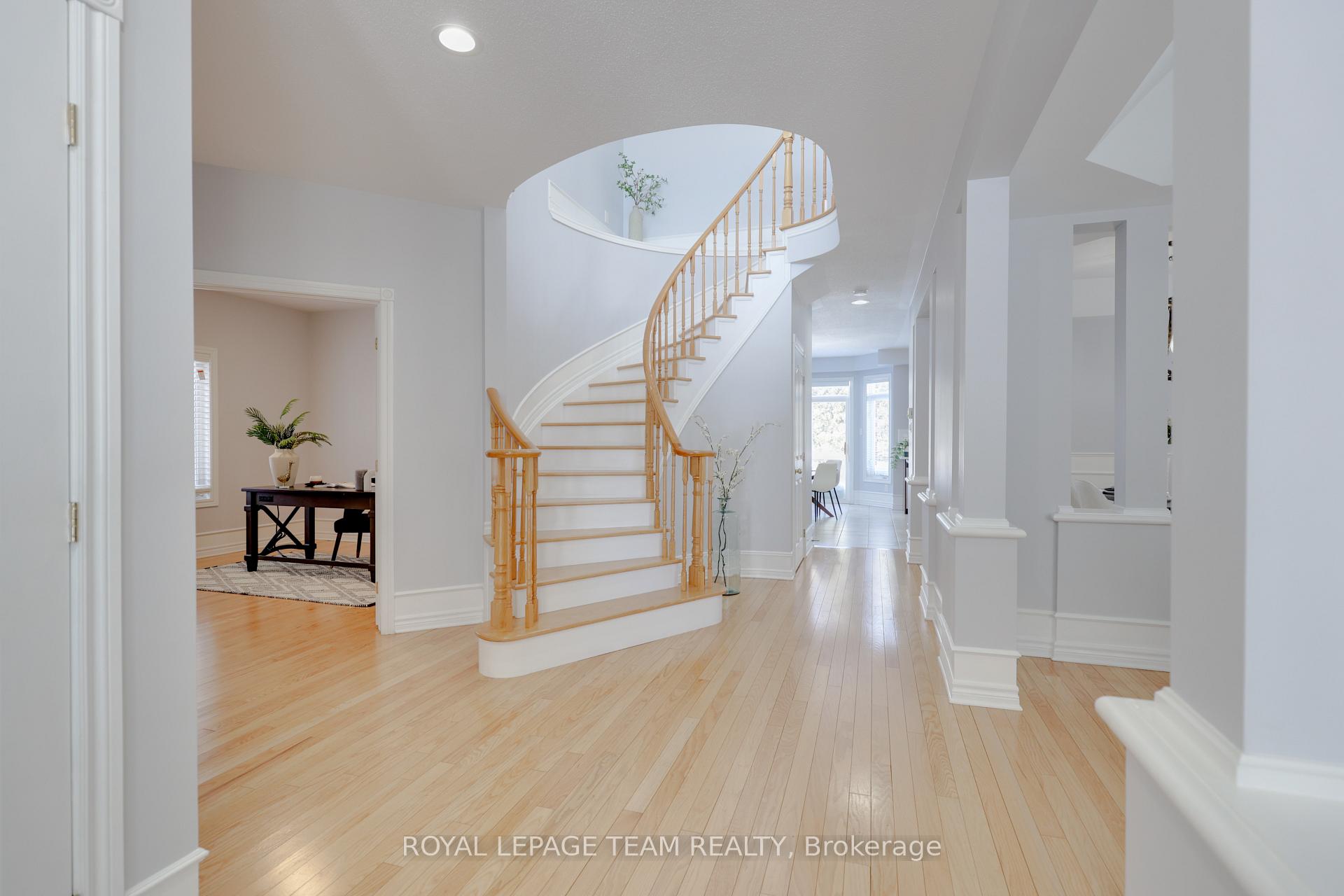 Photo 3 of 10 Manning Court, Ottawa, Kanata - Kanata Lakes/Heritage Hills — HOMEH