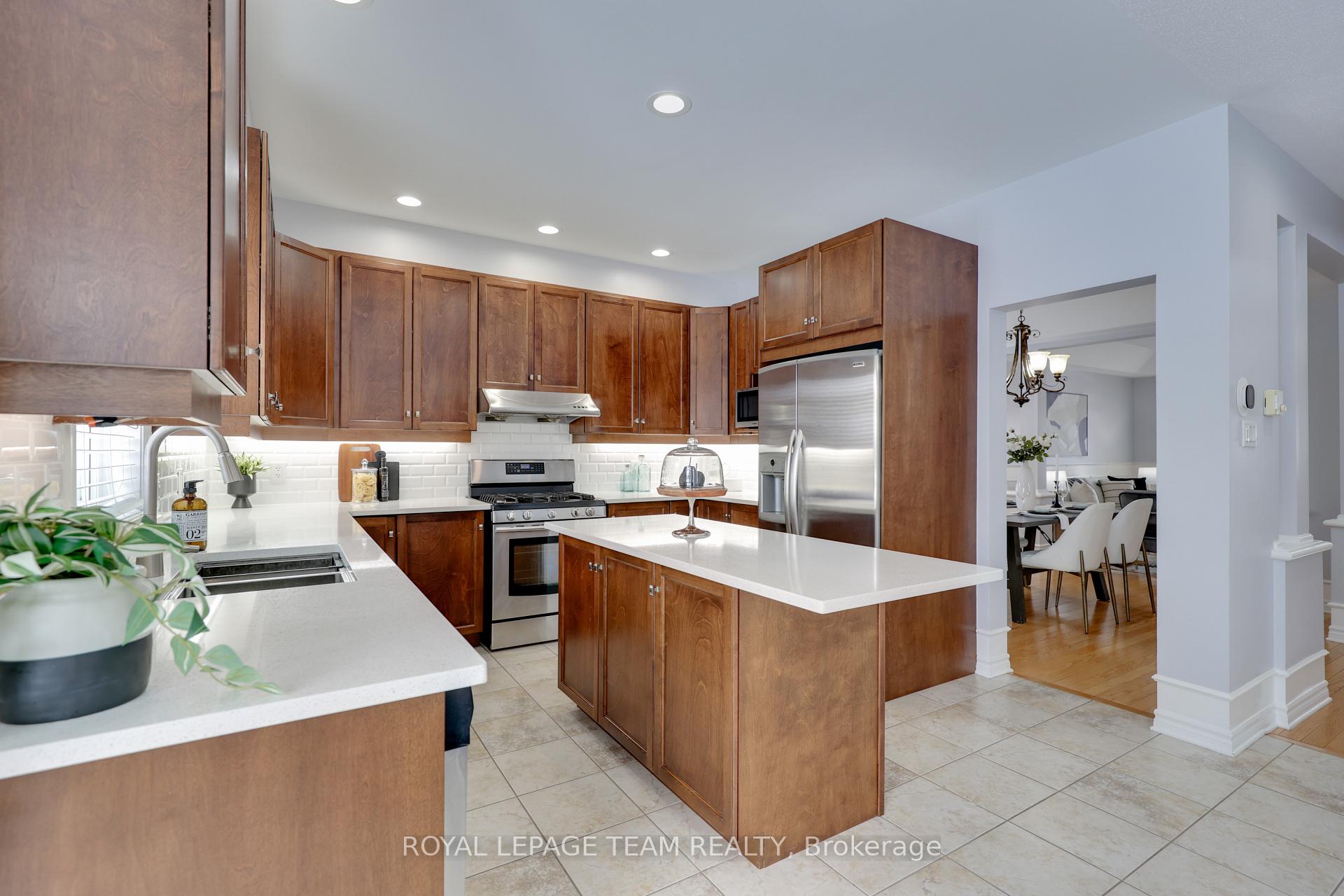Photo 12 of 10 Manning Court, Ottawa, Kanata - Kanata Lakes/Heritage Hills — HOMEH