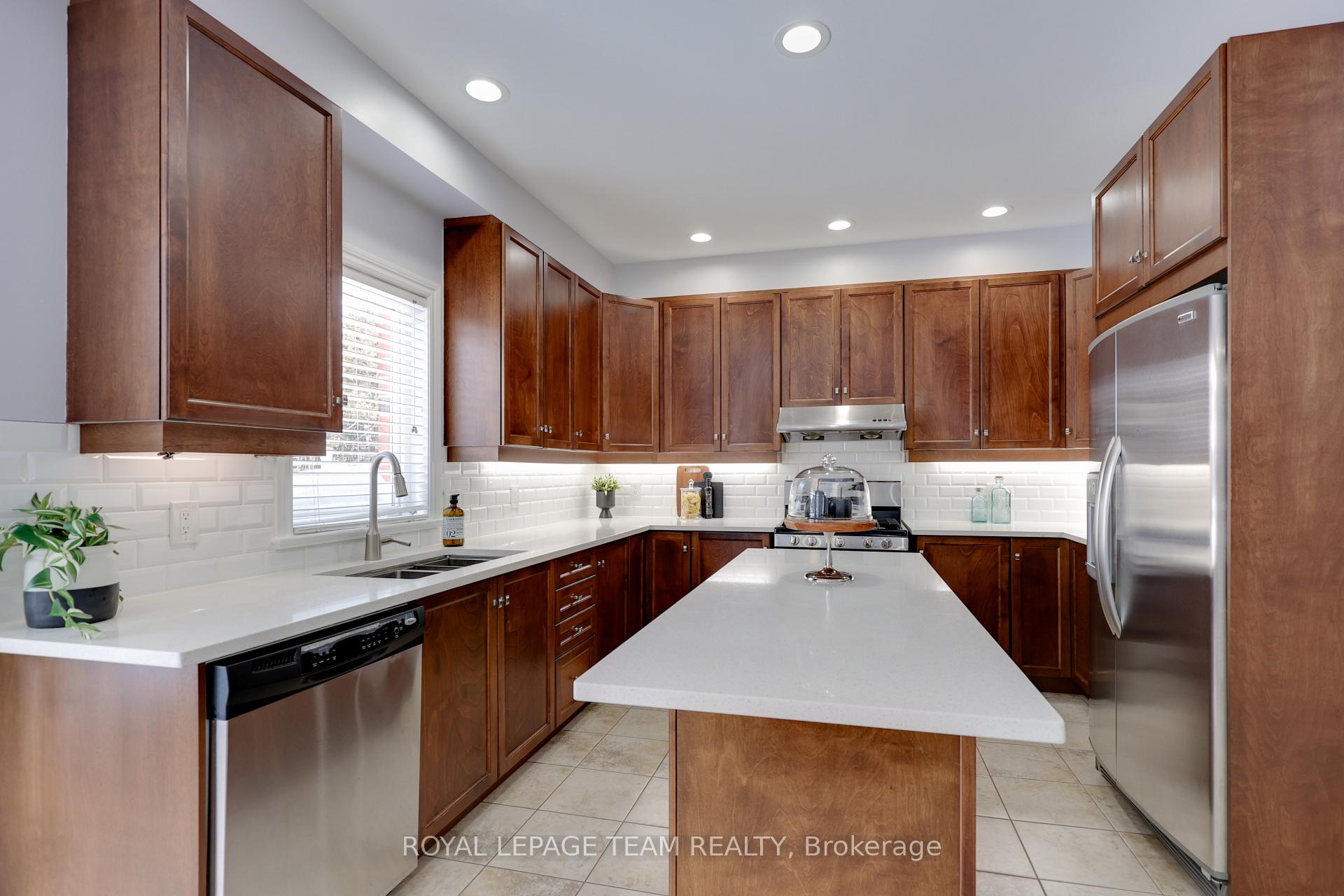 Photo 13 of 10 Manning Court, Ottawa, Kanata - Kanata Lakes/Heritage Hills — HOMEH