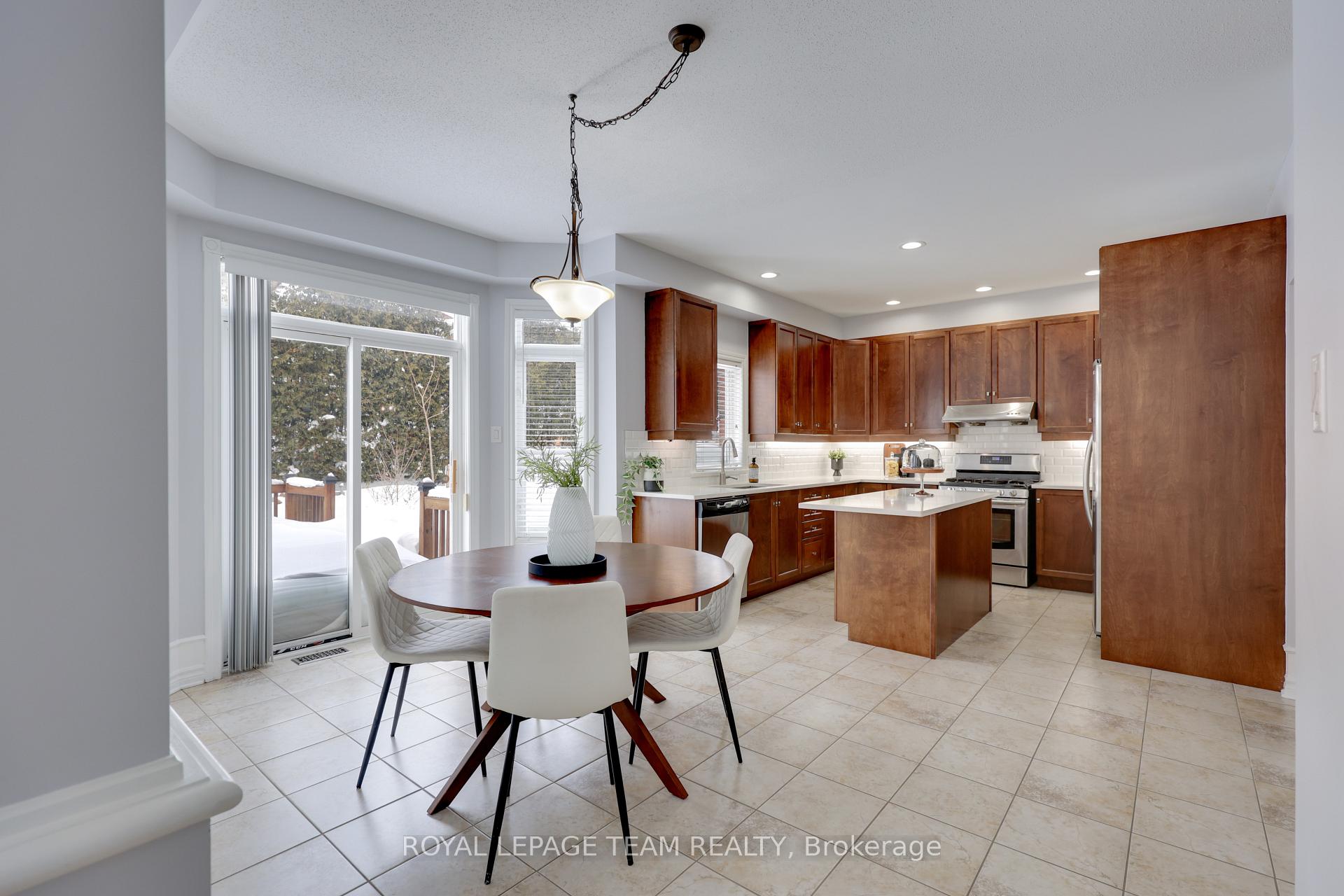 Photo 15 of 10 Manning Court, Ottawa, Kanata - Kanata Lakes/Heritage Hills — HOMEH