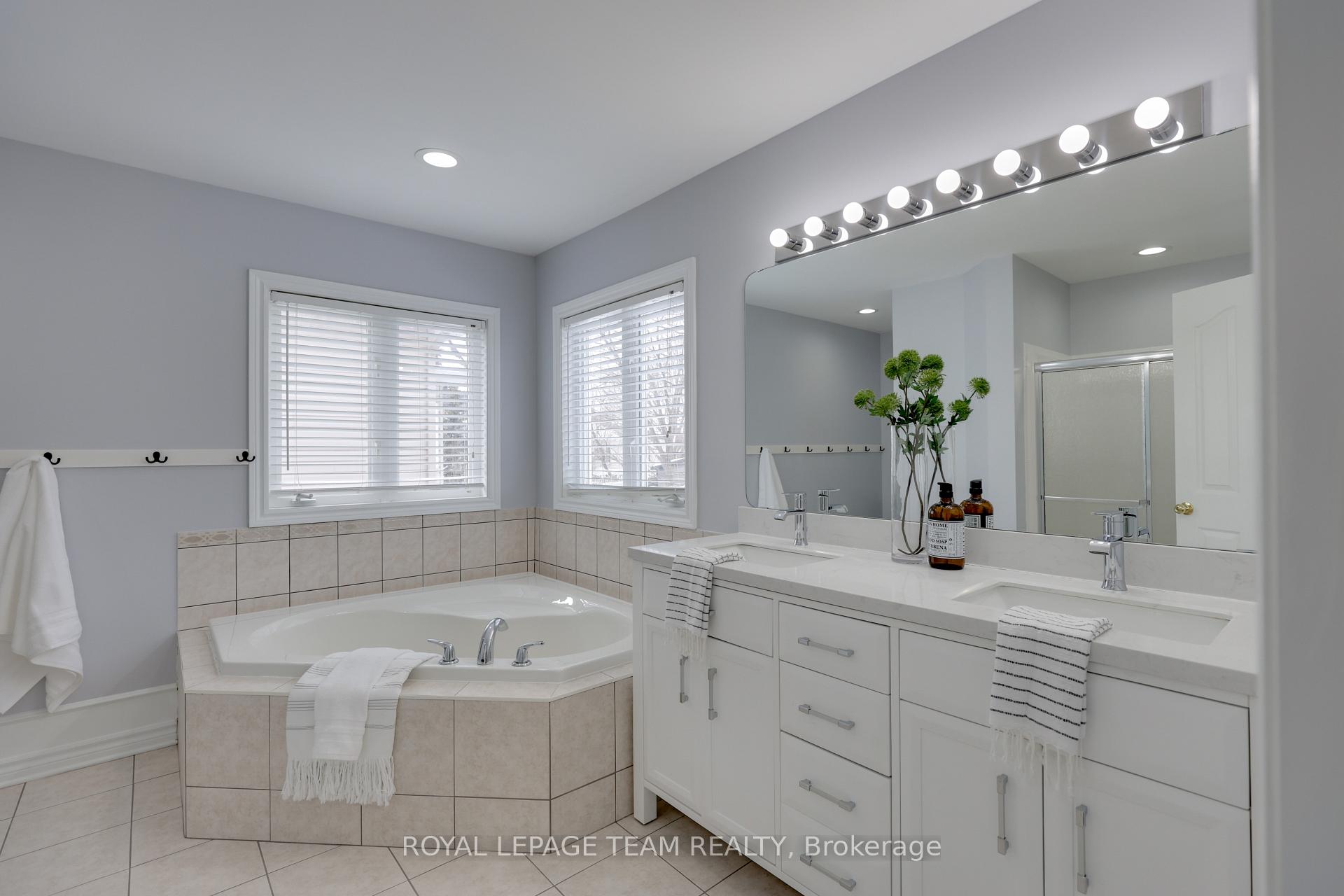 Photo 21 of 10 Manning Court, Ottawa, Kanata - Kanata Lakes/Heritage Hills — HOMEH