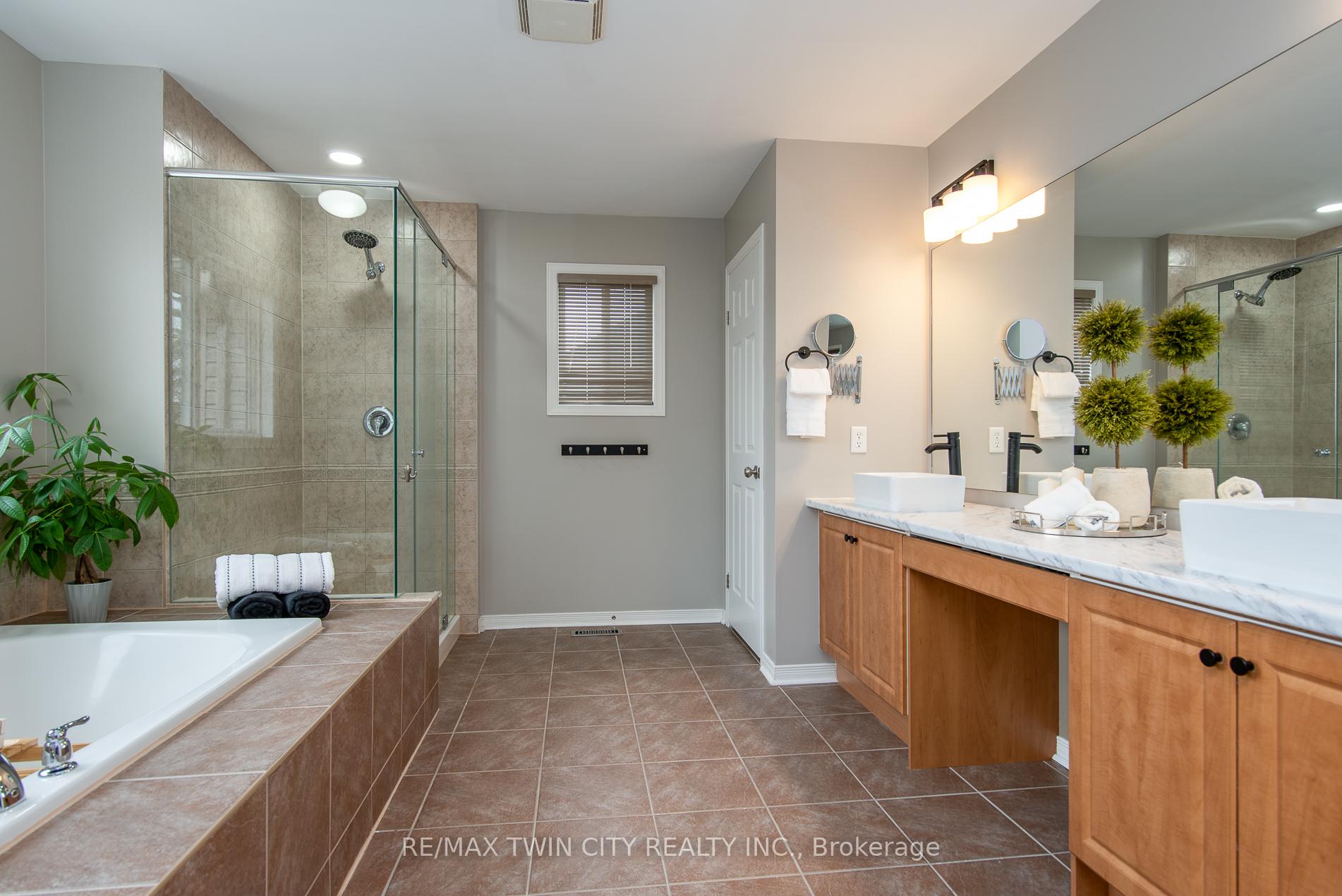 Photo 65 of 537 Topper Woods Crescent, Kitchener — HOMEH