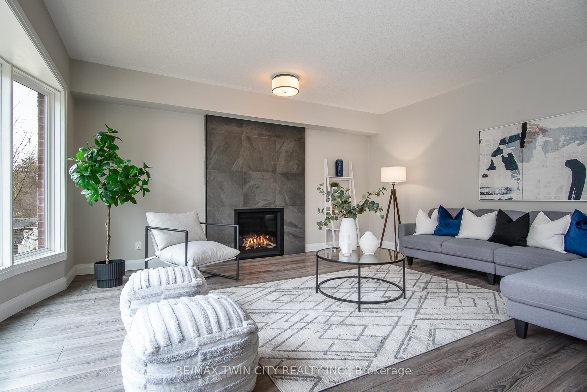 Photo 10 of 537 Topper Woods Crescent, Kitchener — HOMEH