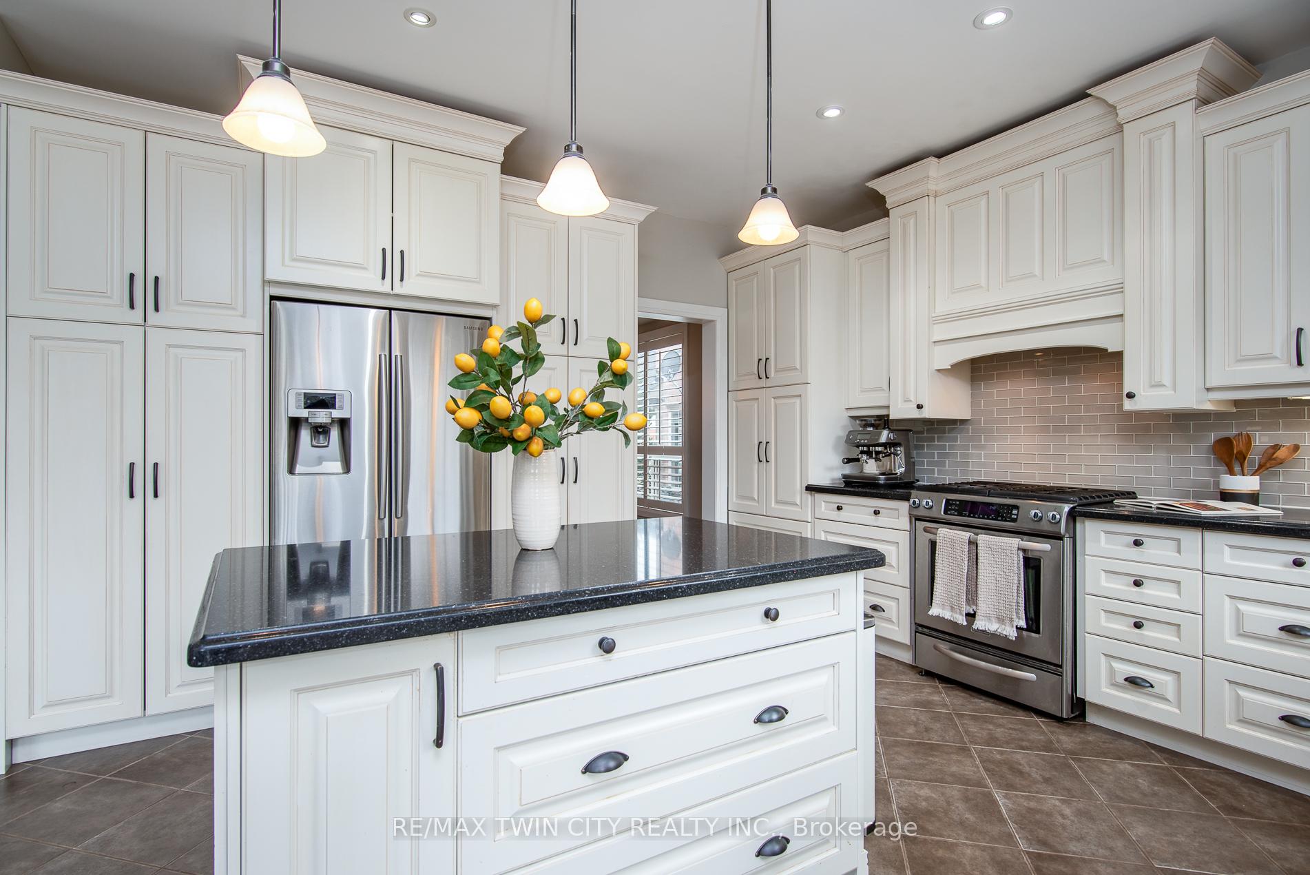 Photo 13 of 537 Topper Woods Crescent, Kitchener — HOMEH