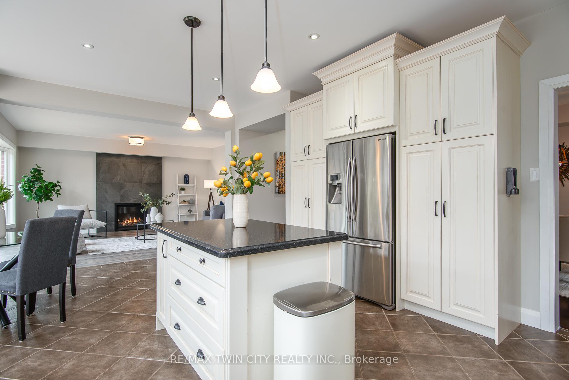 Photo 14 of 537 Topper Woods Crescent, Kitchener — HOMEH