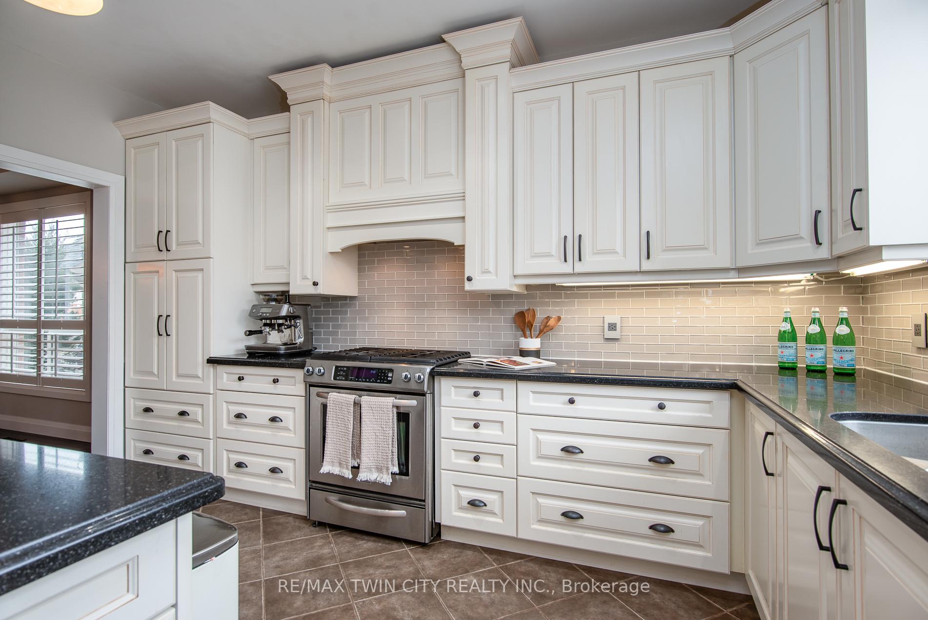 Photo 15 of 537 Topper Woods Crescent, Kitchener — HOMEH