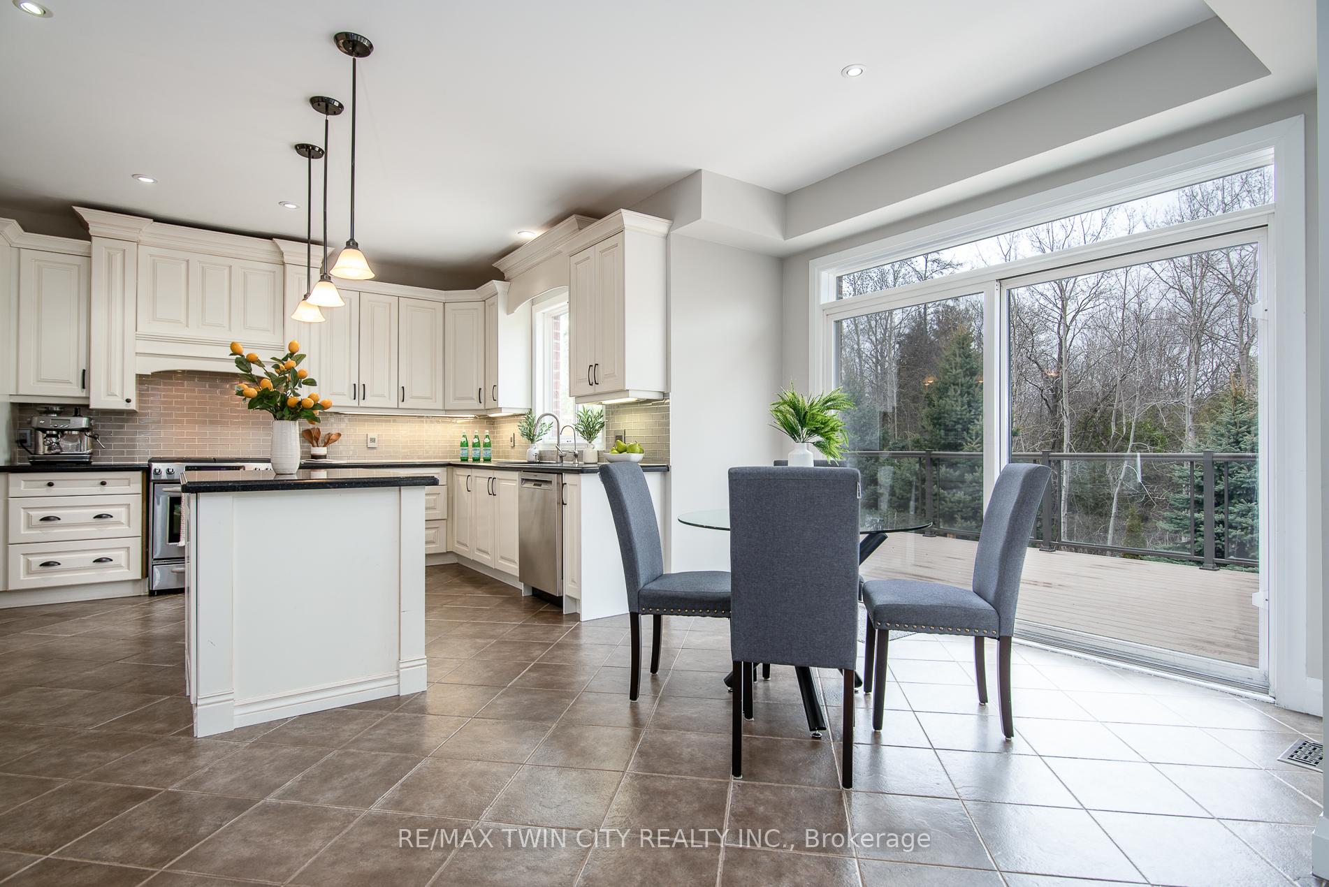 Photo 16 of 537 Topper Woods Crescent, Kitchener — HOMEH