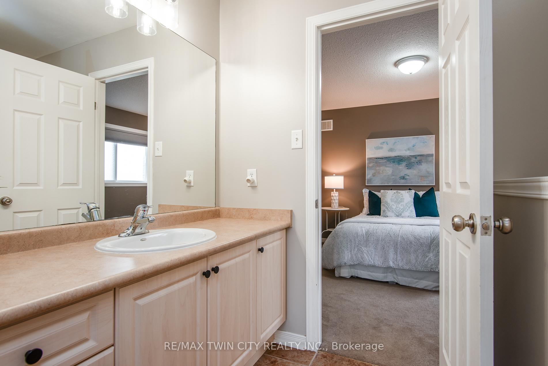 Photo 47 of 537 Topper Woods Crescent, Kitchener — HOMEH
