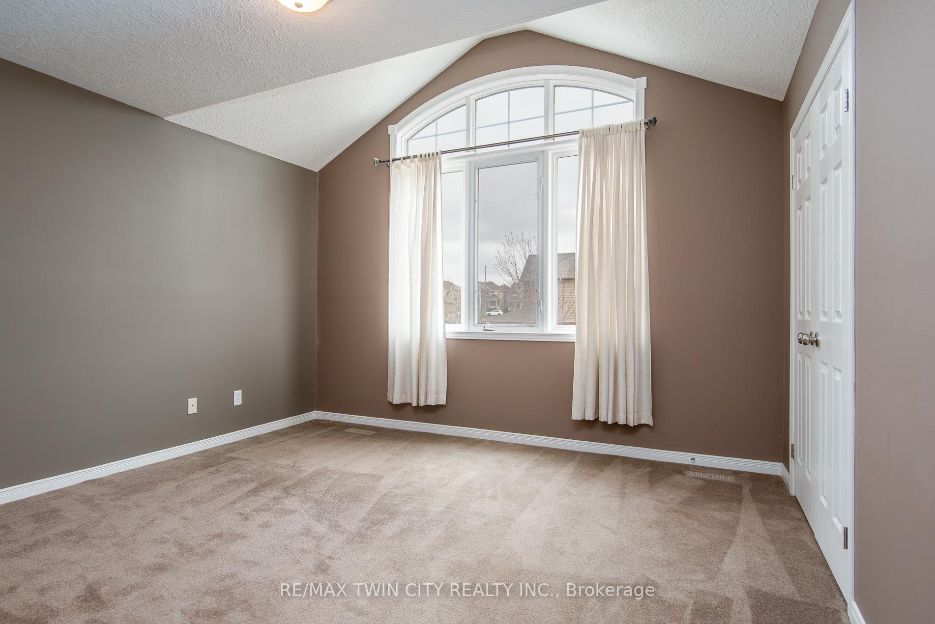 Photo 48 of 537 Topper Woods Crescent, Kitchener — HOMEH