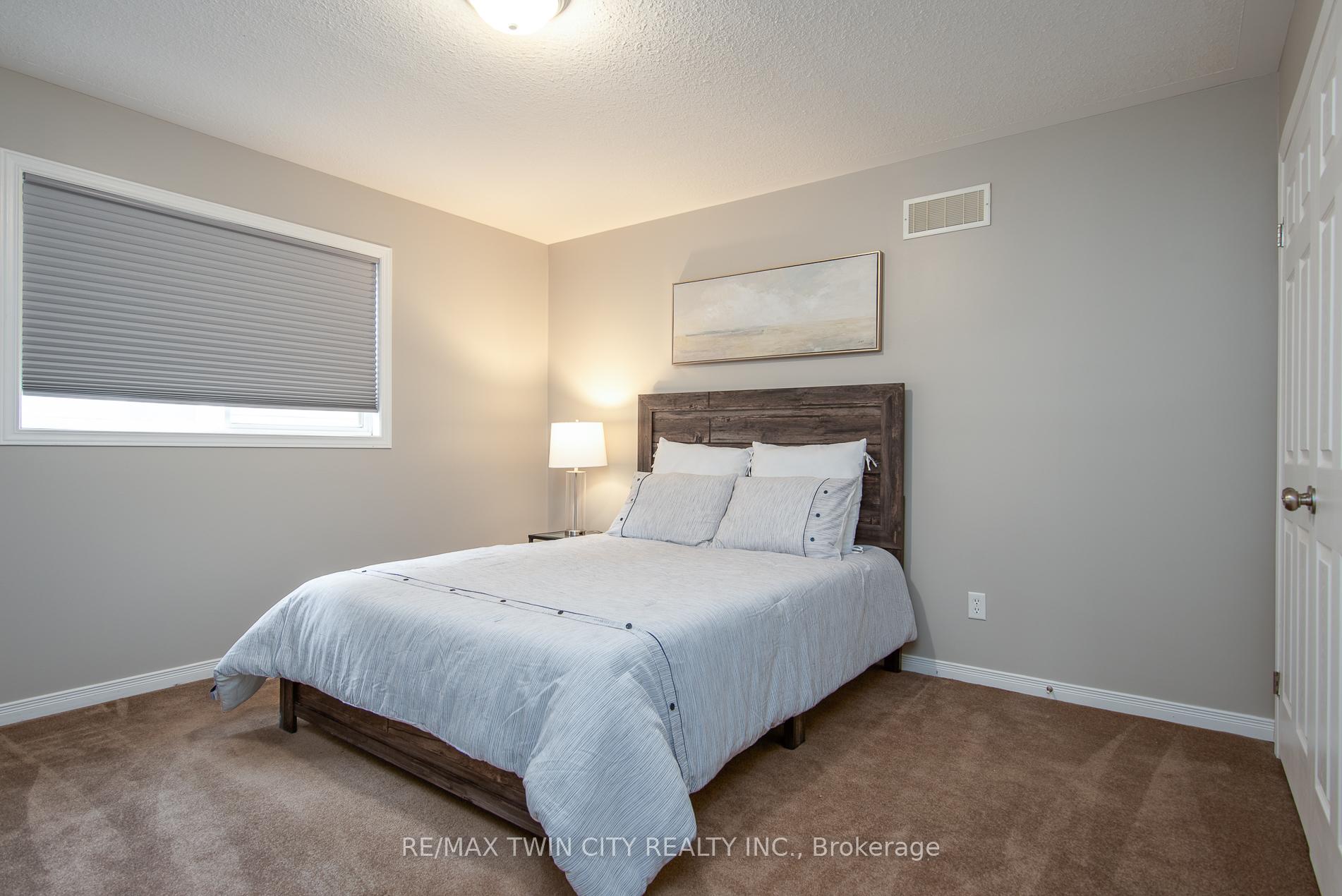 Photo 49 of 537 Topper Woods Crescent, Kitchener — HOMEH