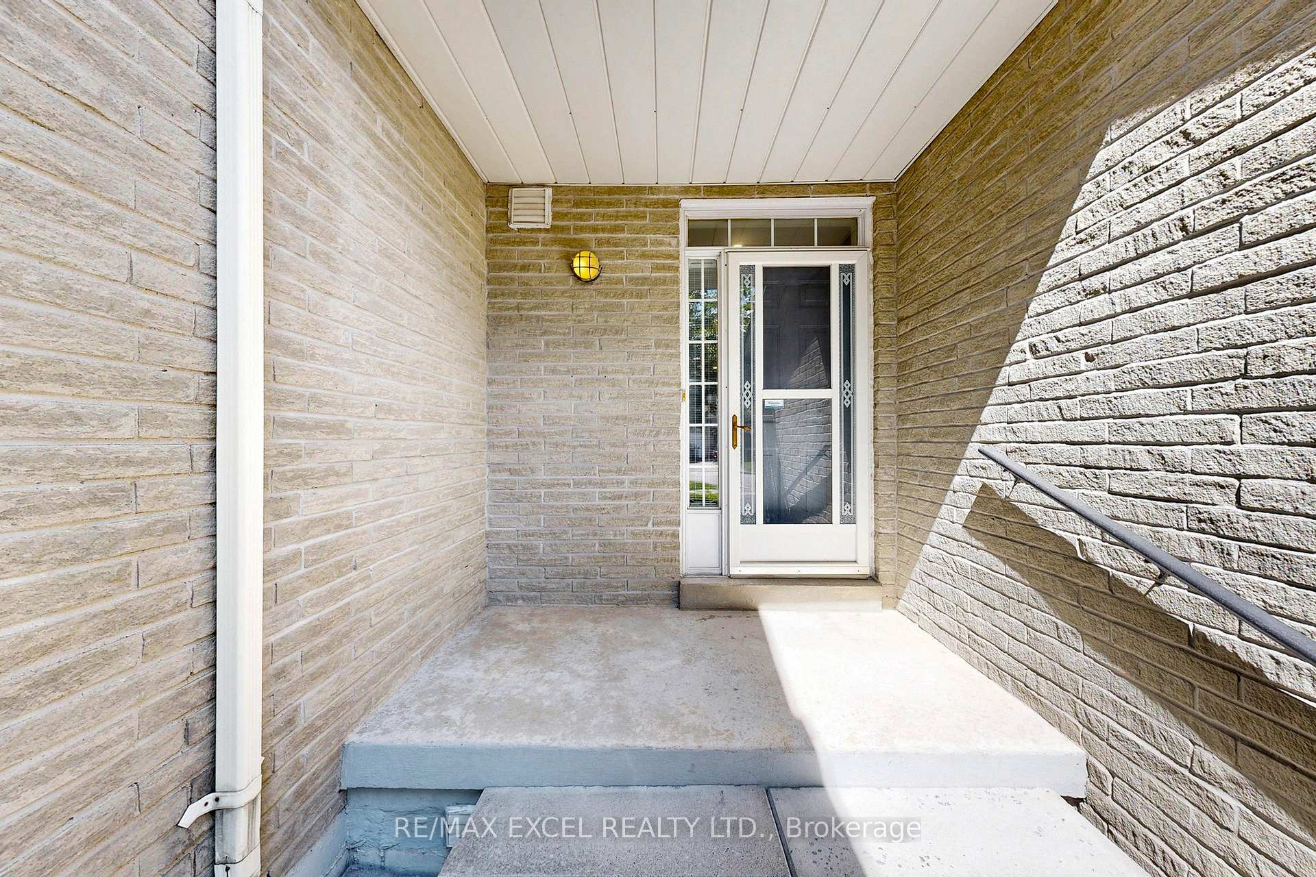 Photo 2 of 6 Sunway Square, Markham, Raymerville — HOMEH