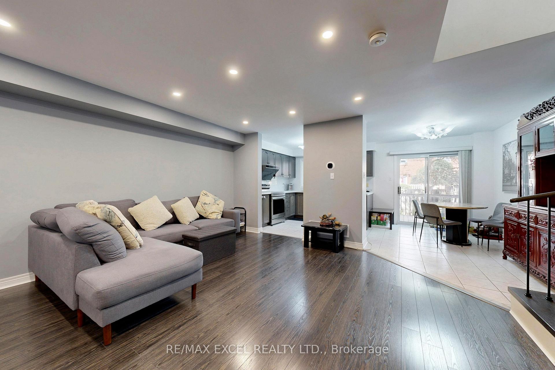 Photo 5 of 6 Sunway Square, Markham, Raymerville — HOMEH