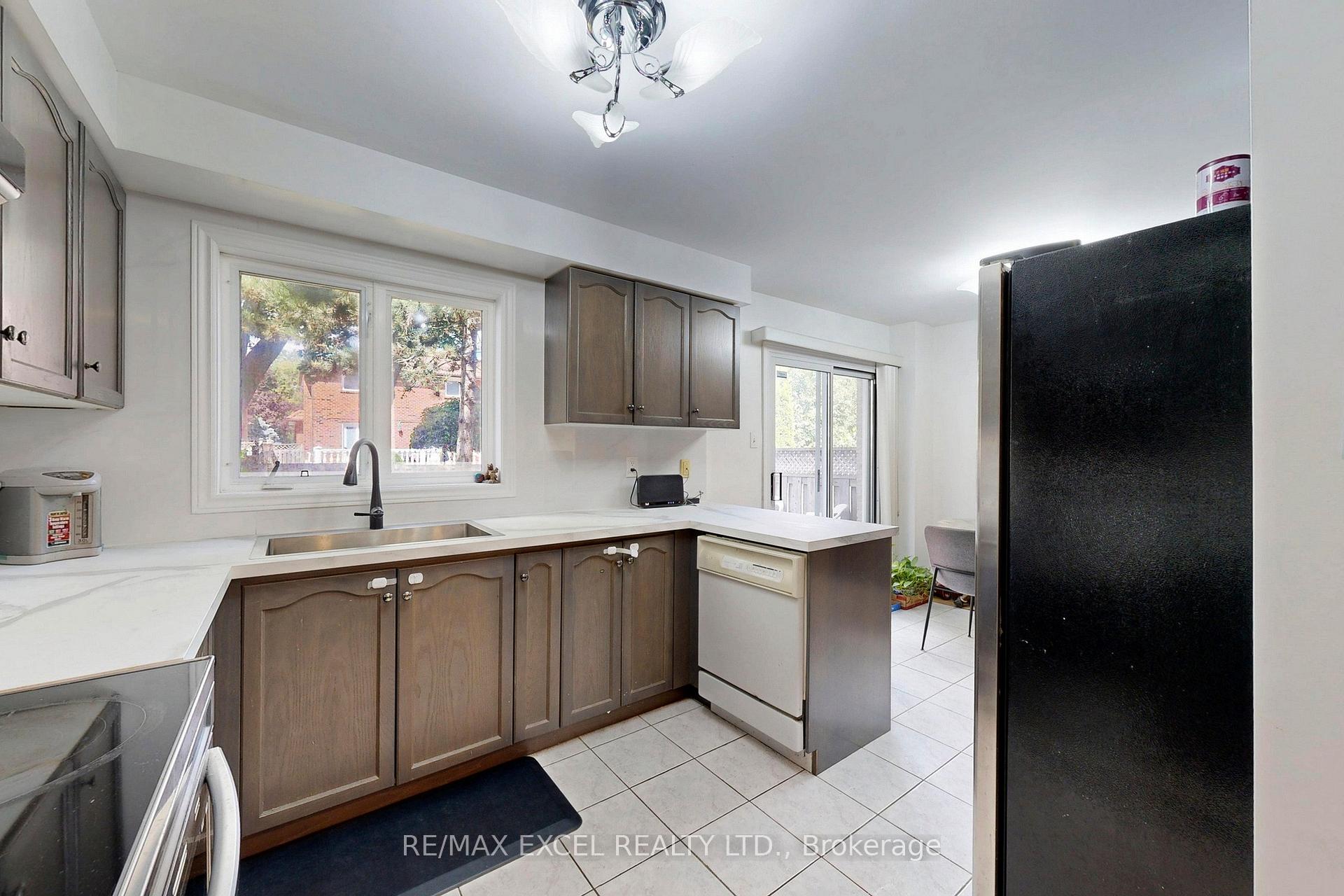 Photo 11 of 6 Sunway Square, Markham, Raymerville — HOMEH