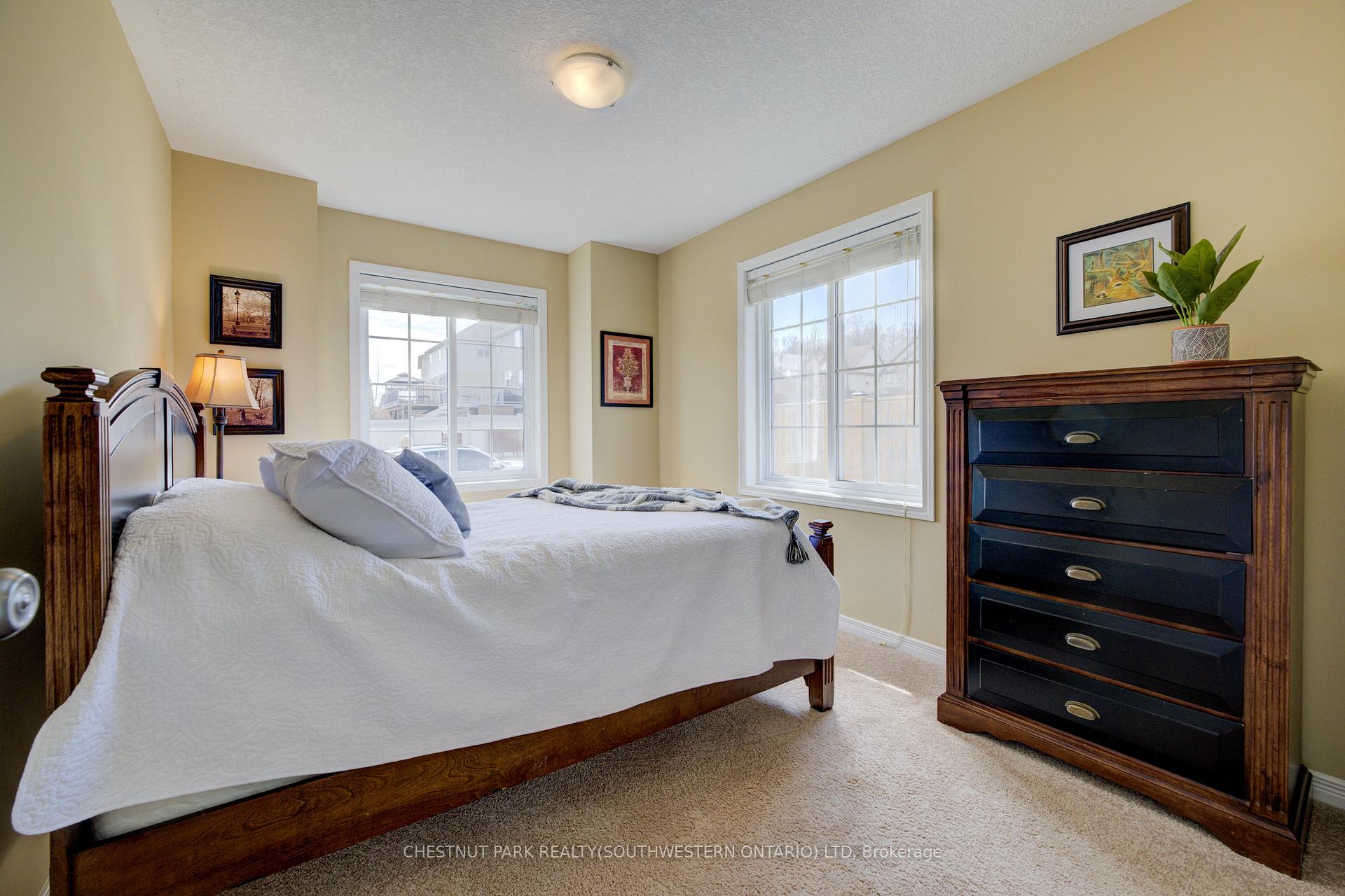 Photo 4 of 988 Zeller Crescent, Kitchener — HOMEH