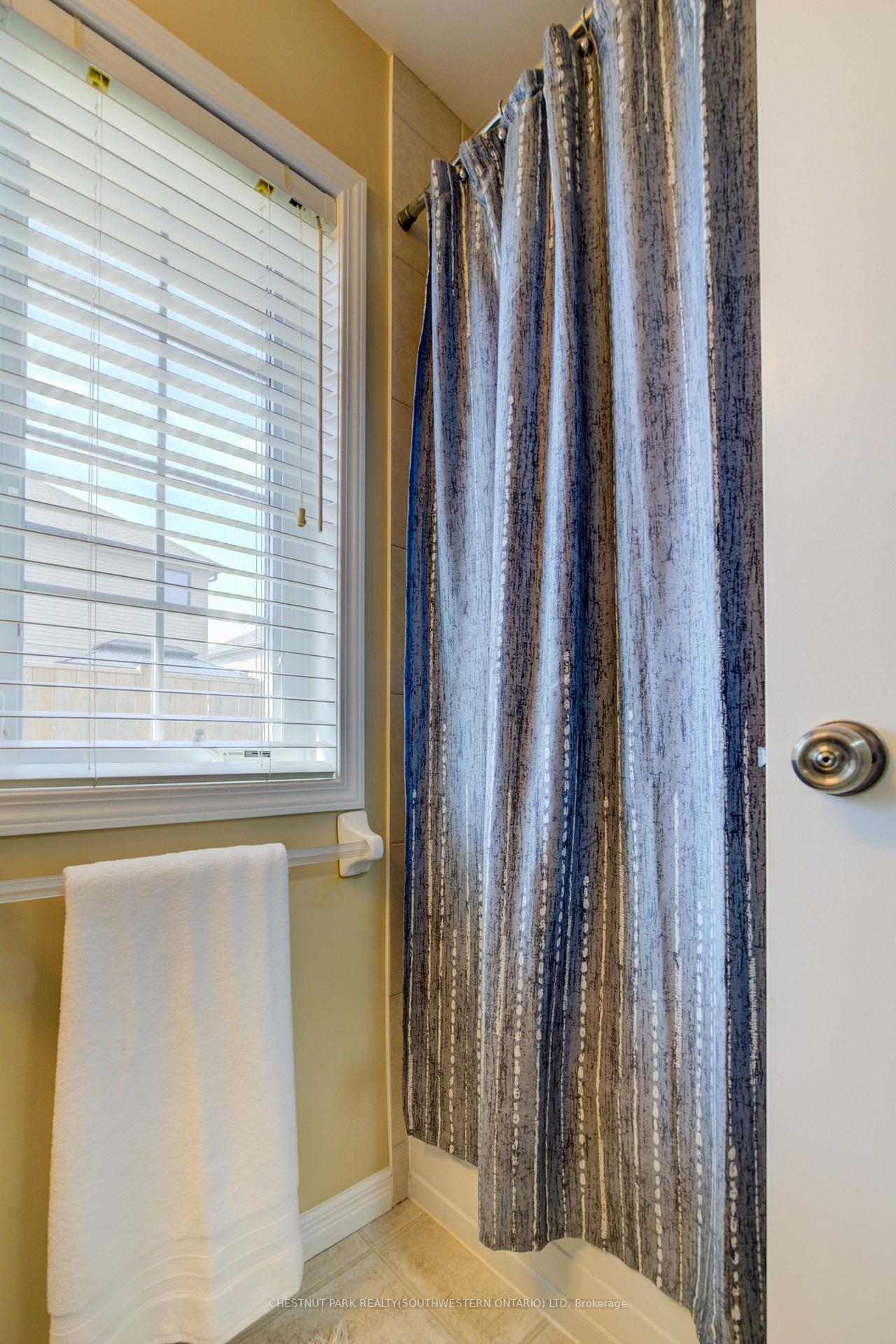 Photo 8 of 988 Zeller Crescent, Kitchener — HOMEH